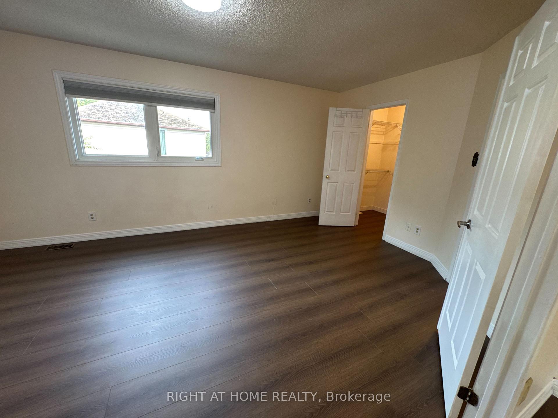 Photo 12 of 114 Browning Trail, Barrie, Letitia Heights — HOMEH