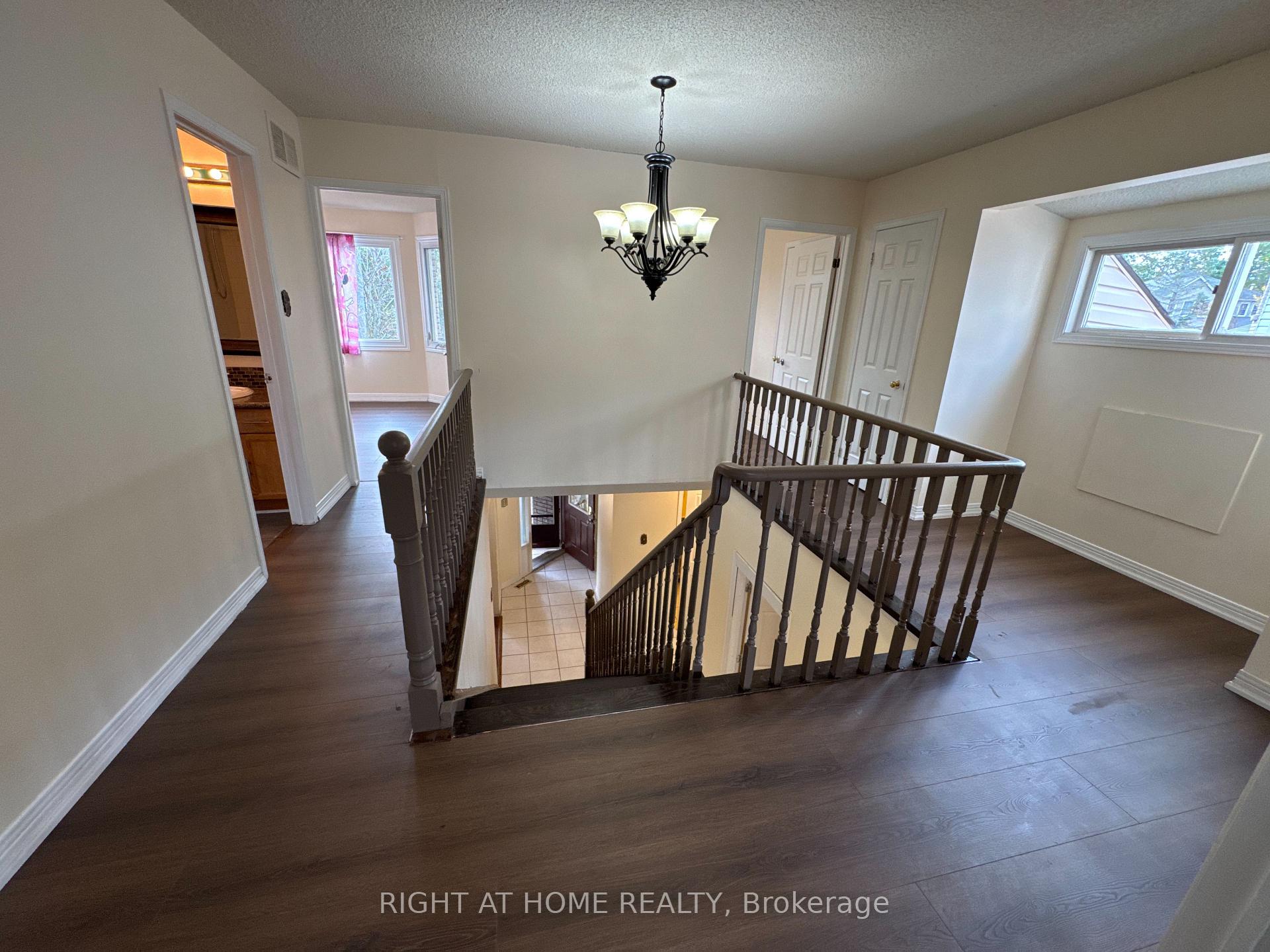 Photo 17 of 114 Browning Trail, Barrie, Letitia Heights — HOMEH