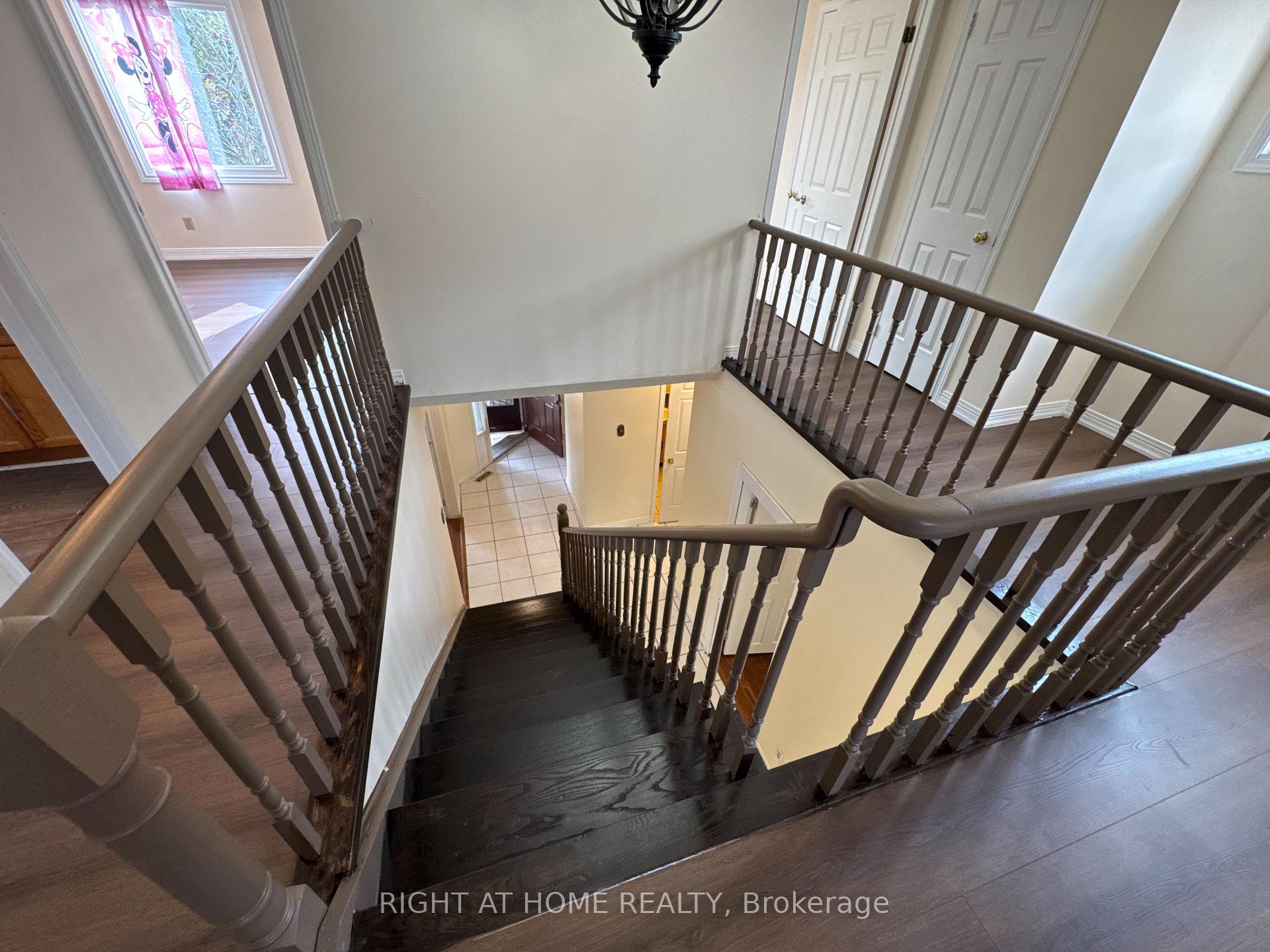 Photo 18 of 114 Browning Trail, Barrie, Letitia Heights — HOMEH