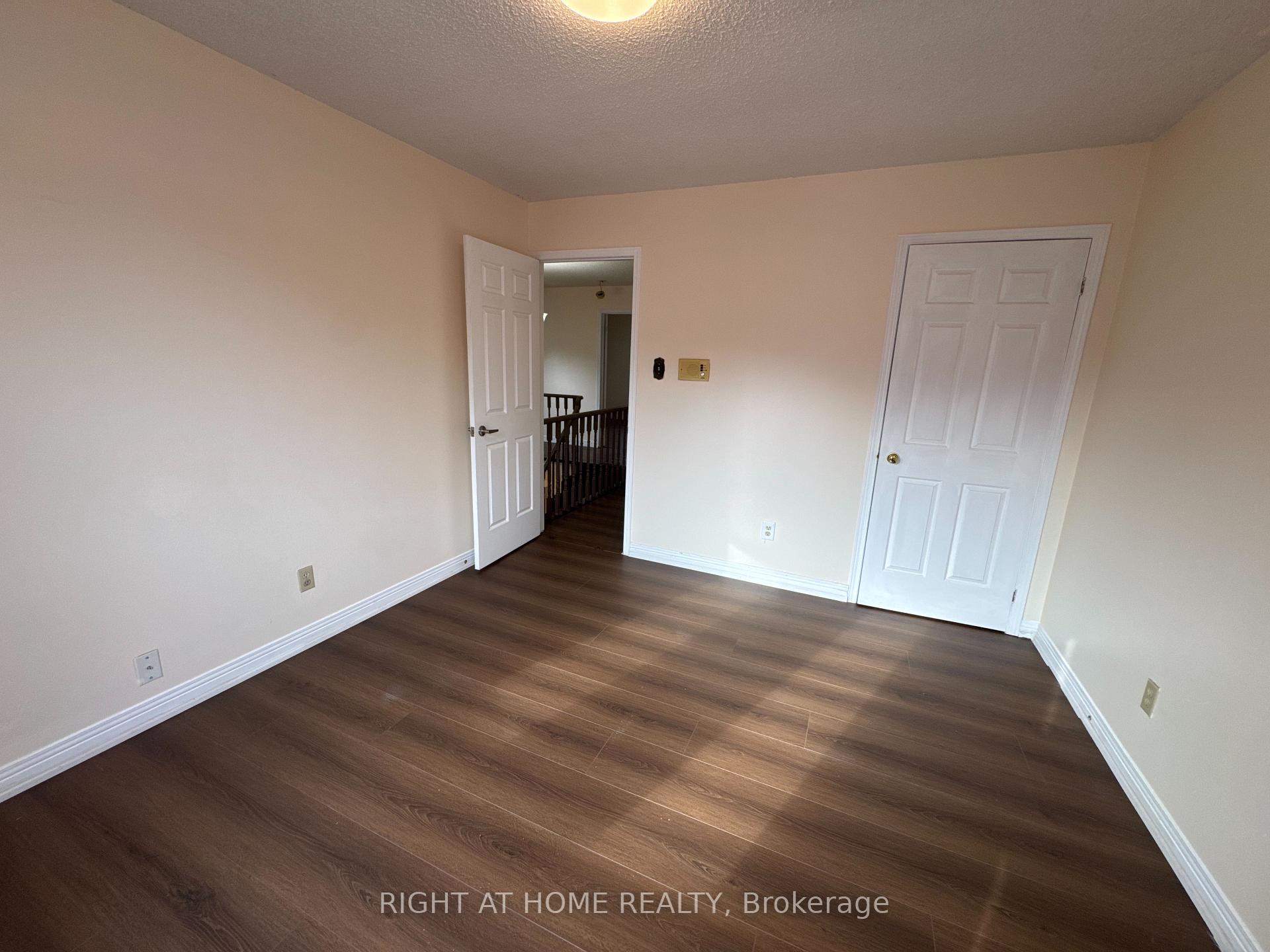Photo 21 of 114 Browning Trail, Barrie, Letitia Heights — HOMEH