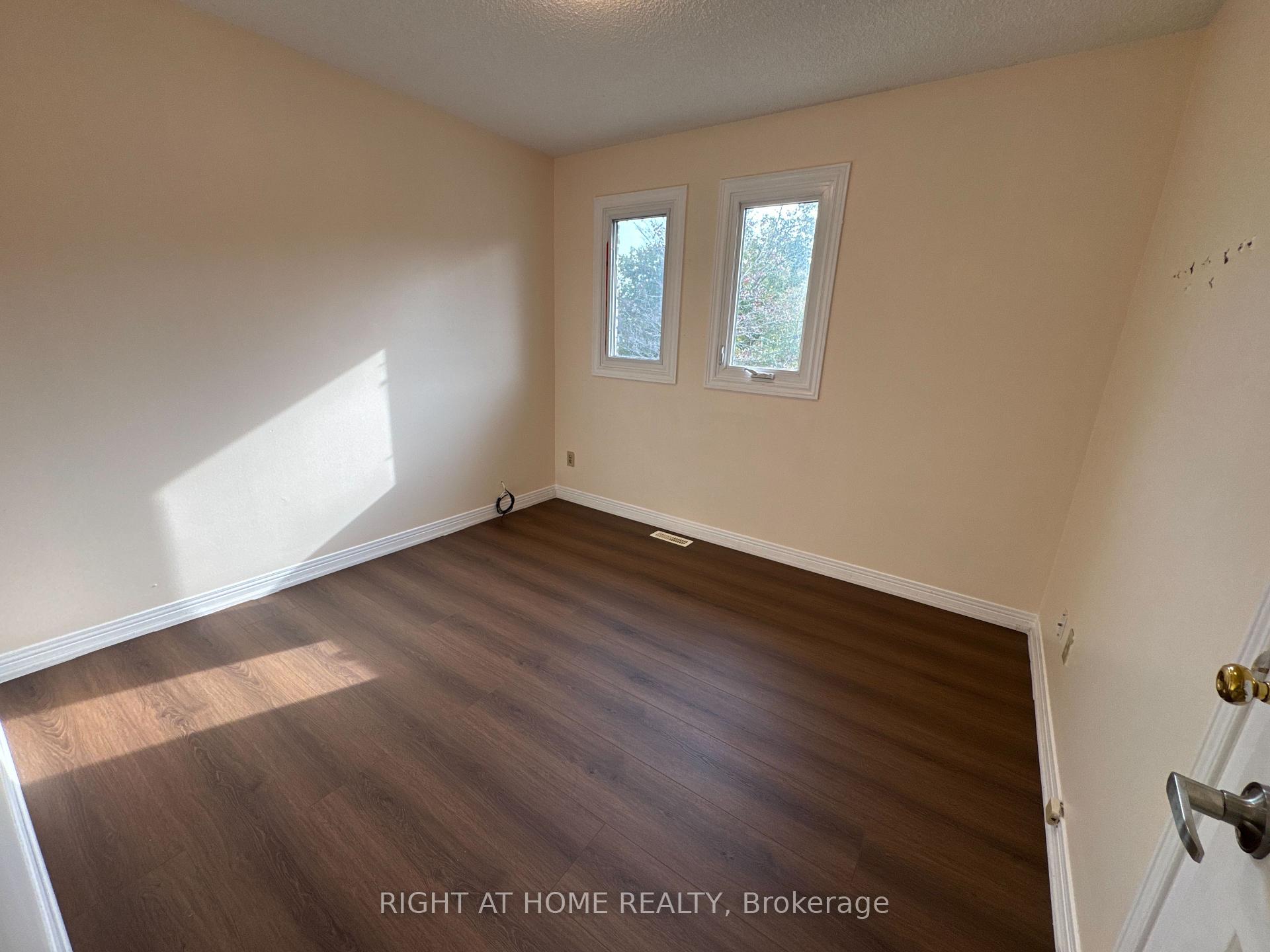 Photo 22 of 114 Browning Trail, Barrie, Letitia Heights — HOMEH