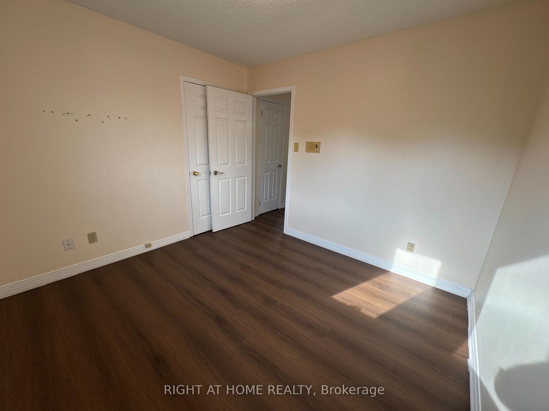 Photo 23 of 114 Browning Trail, Barrie, Letitia Heights — HOMEH