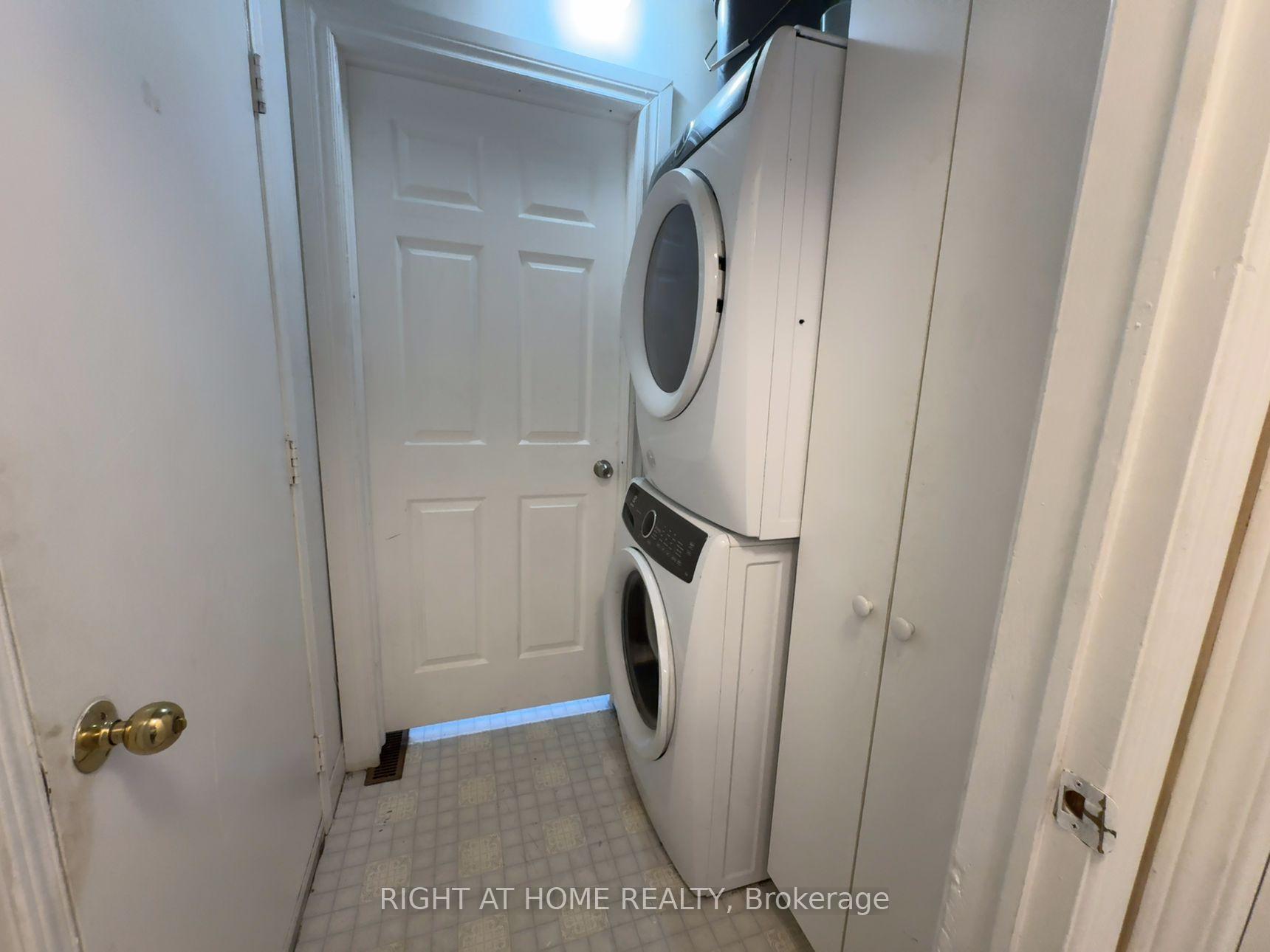 Photo 24 of 114 Browning Trail, Barrie, Letitia Heights — HOMEH