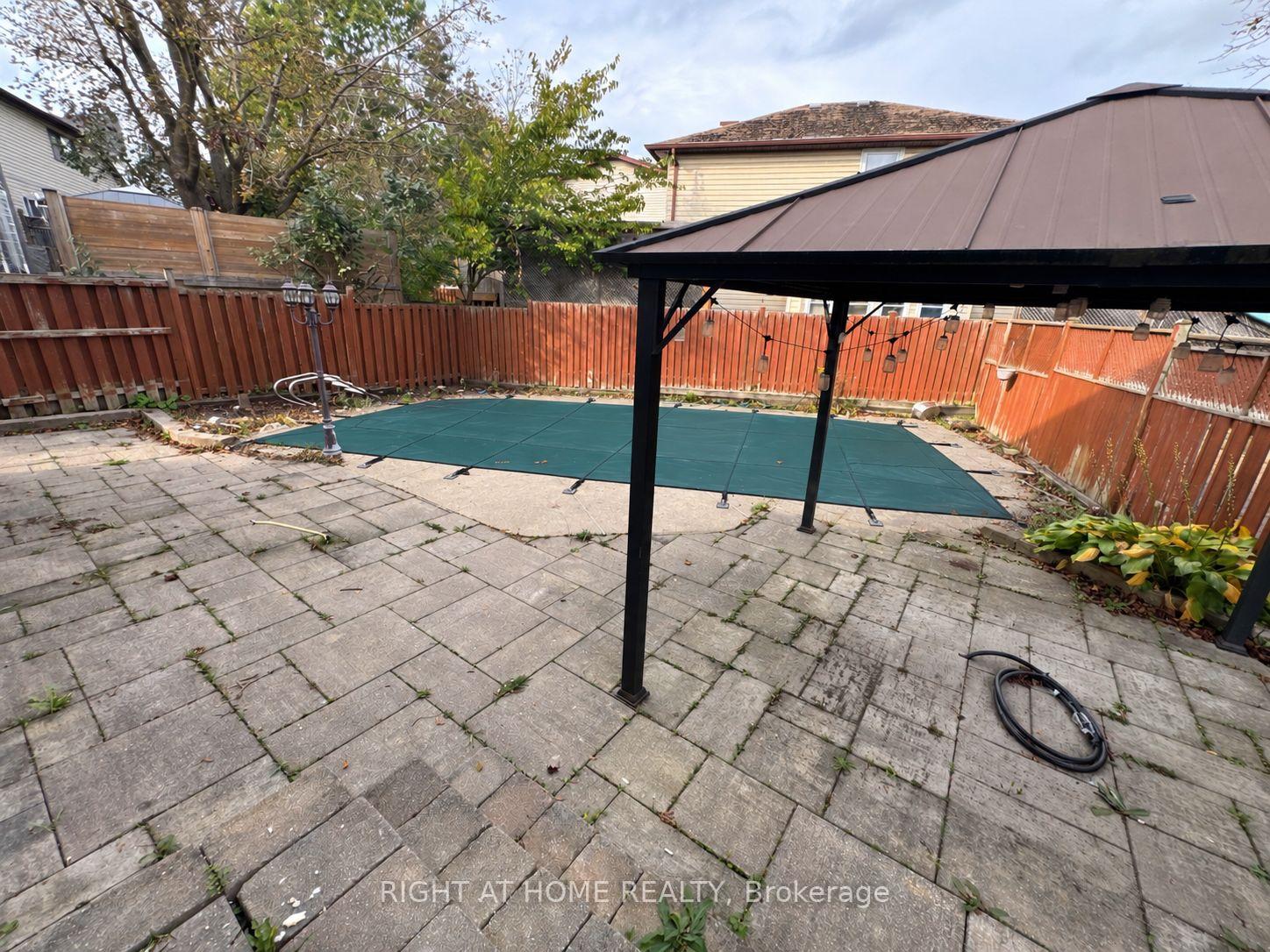 Photo 25 of 114 Browning Trail, Barrie, Letitia Heights — HOMEH