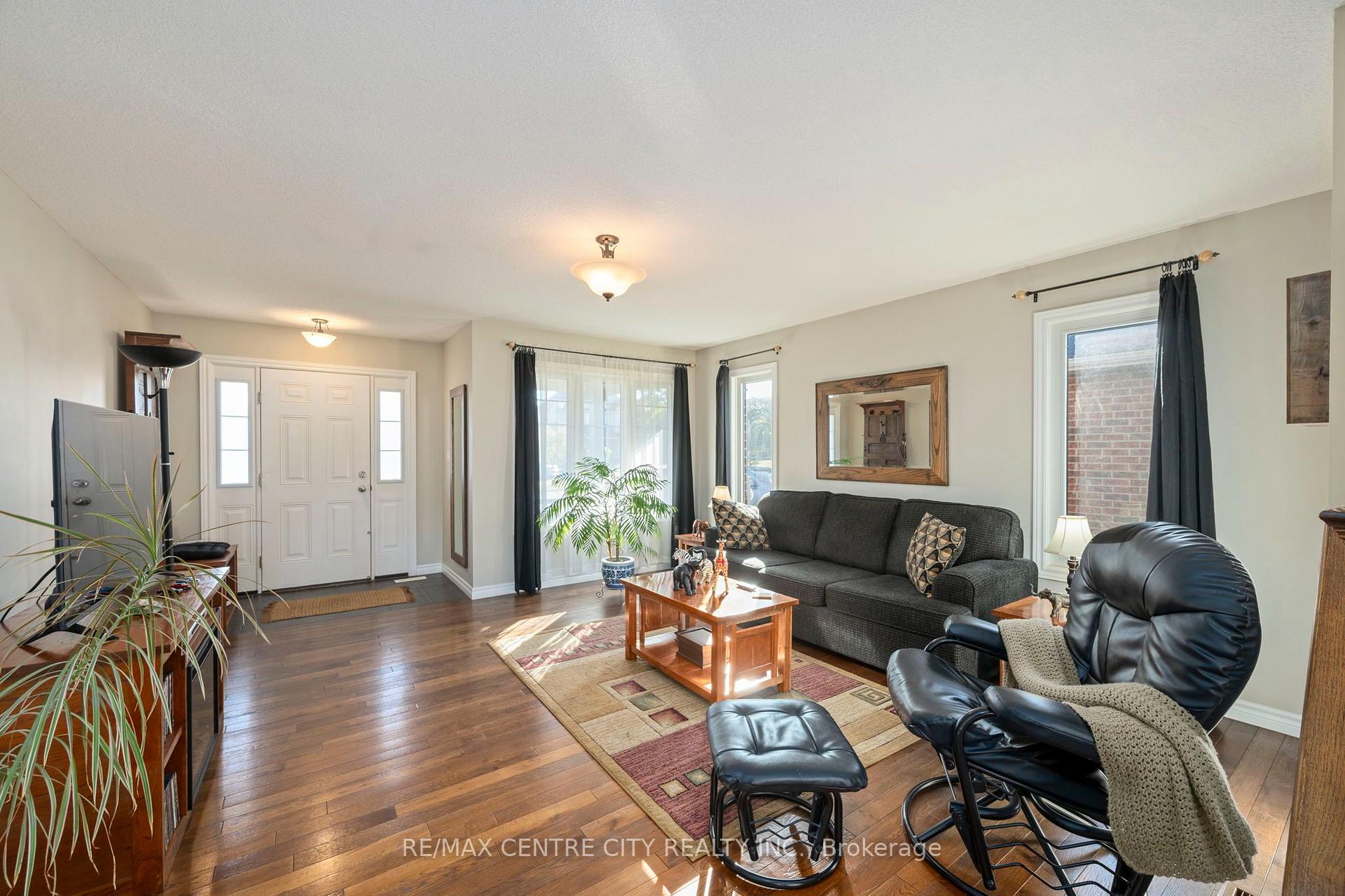 Photo 9 of 52 Pine Valley Drive, St. Thomas — HOMEH