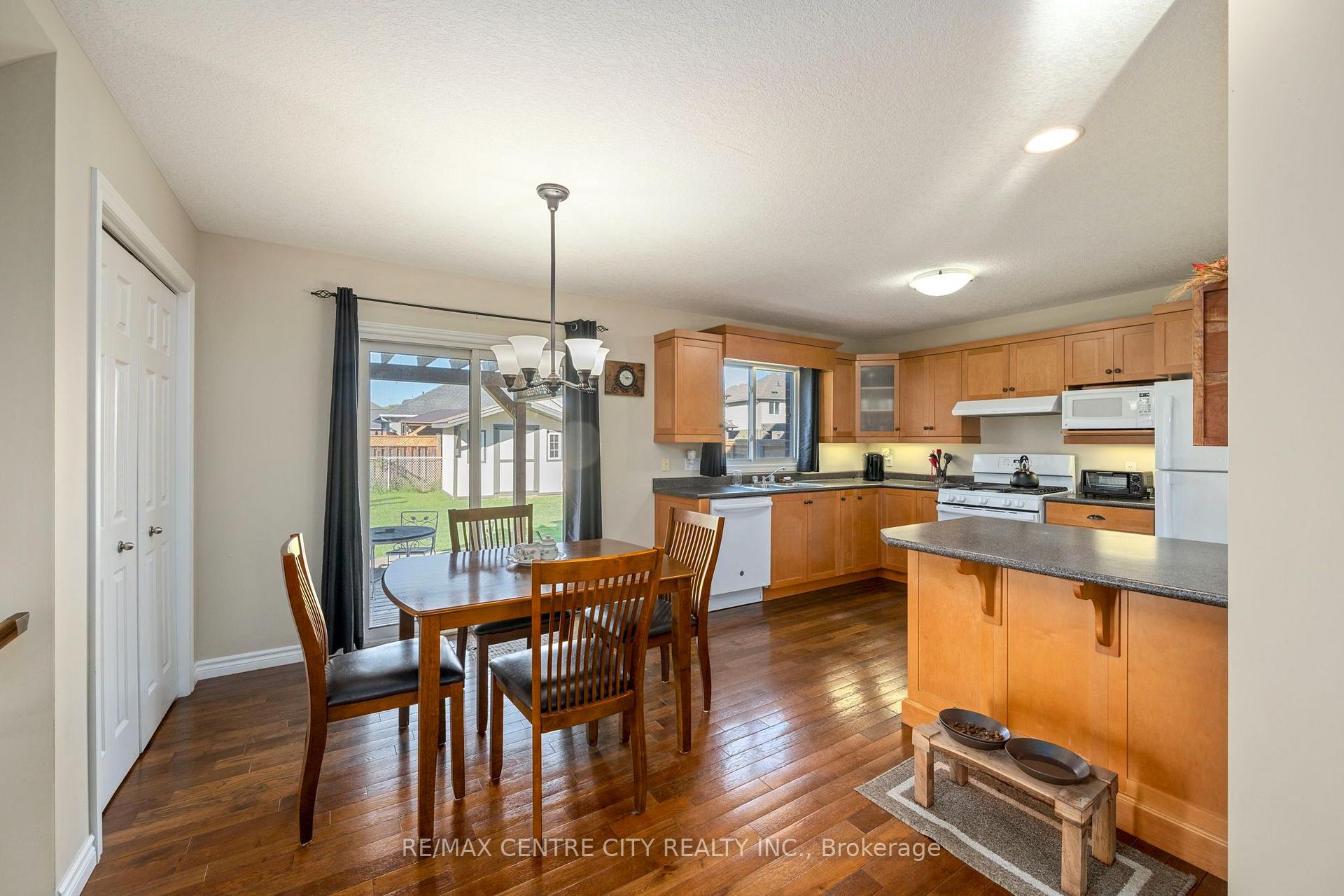 Photo 11 of 52 Pine Valley Drive, St. Thomas — HOMEH