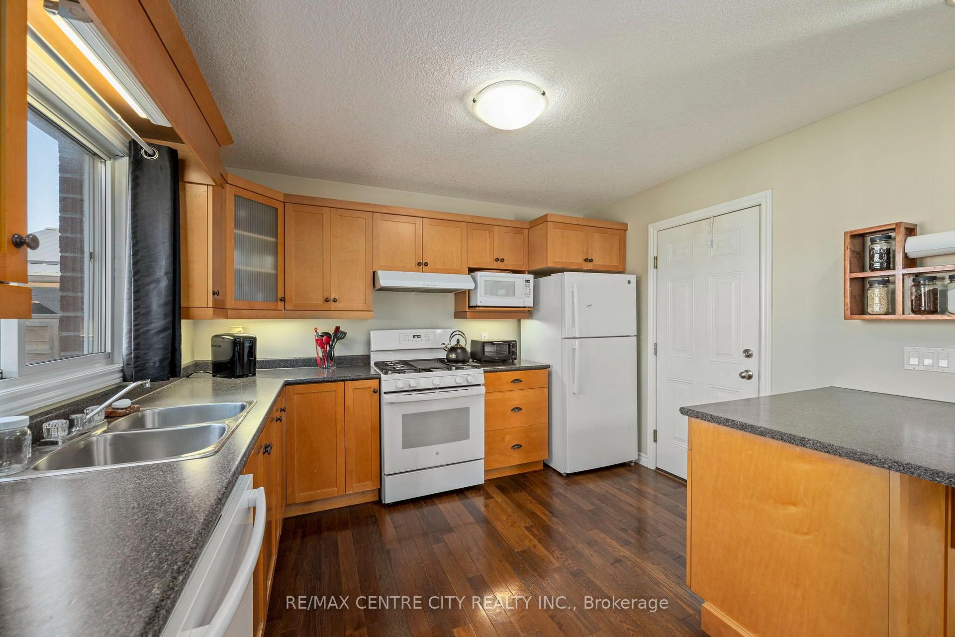 Photo 12 of 52 Pine Valley Drive, St. Thomas — HOMEH