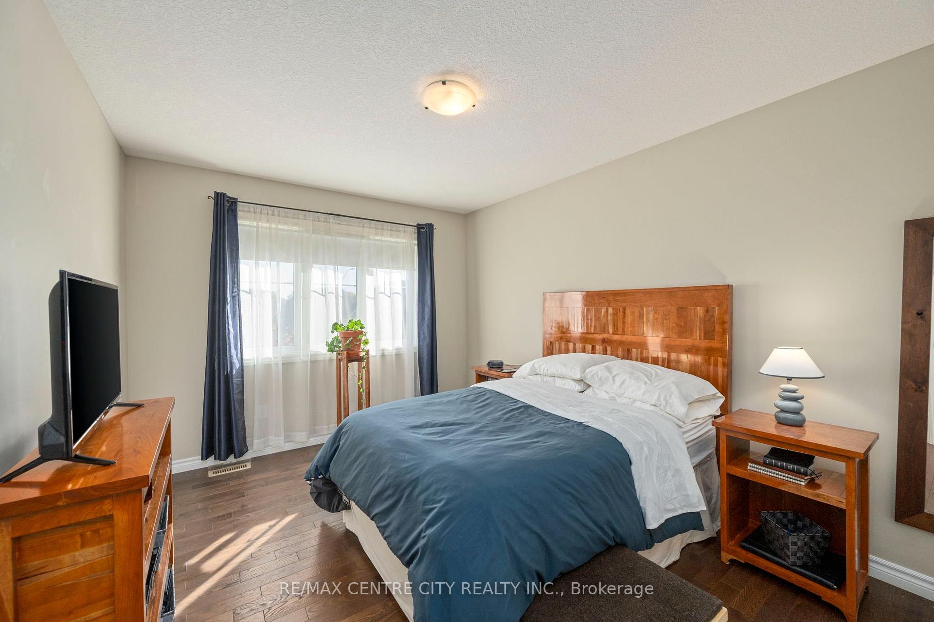 Photo 15 of 52 Pine Valley Drive, St. Thomas — HOMEH