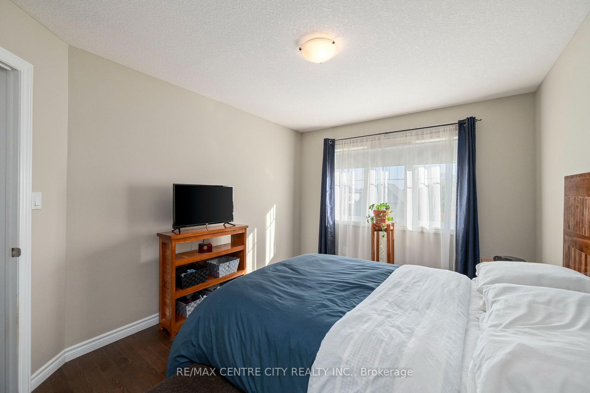 Photo 16 of 52 Pine Valley Drive, St. Thomas — HOMEH