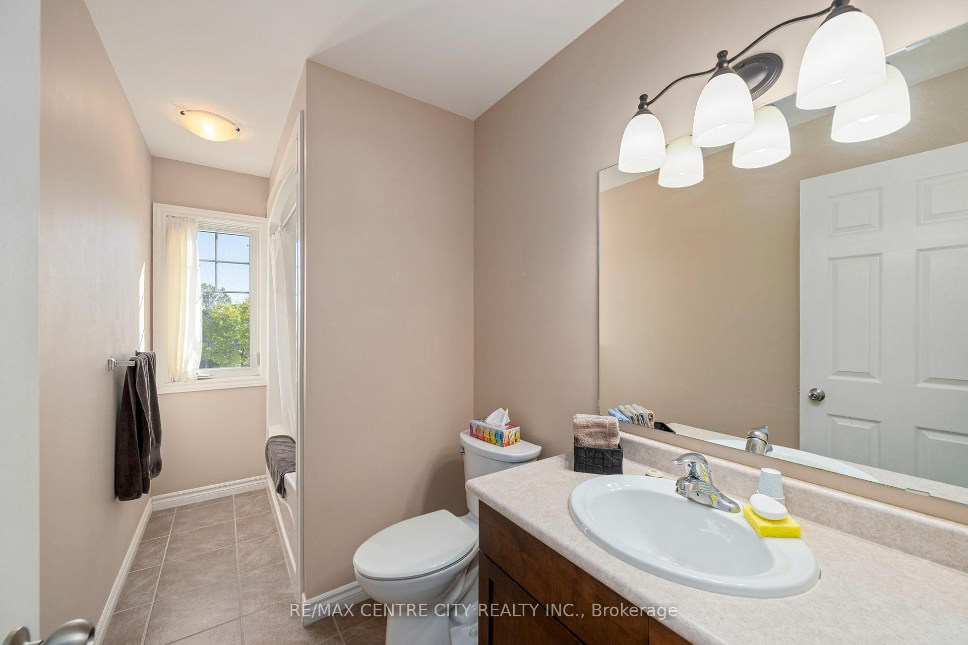 Photo 18 of 52 Pine Valley Drive, St. Thomas — HOMEH