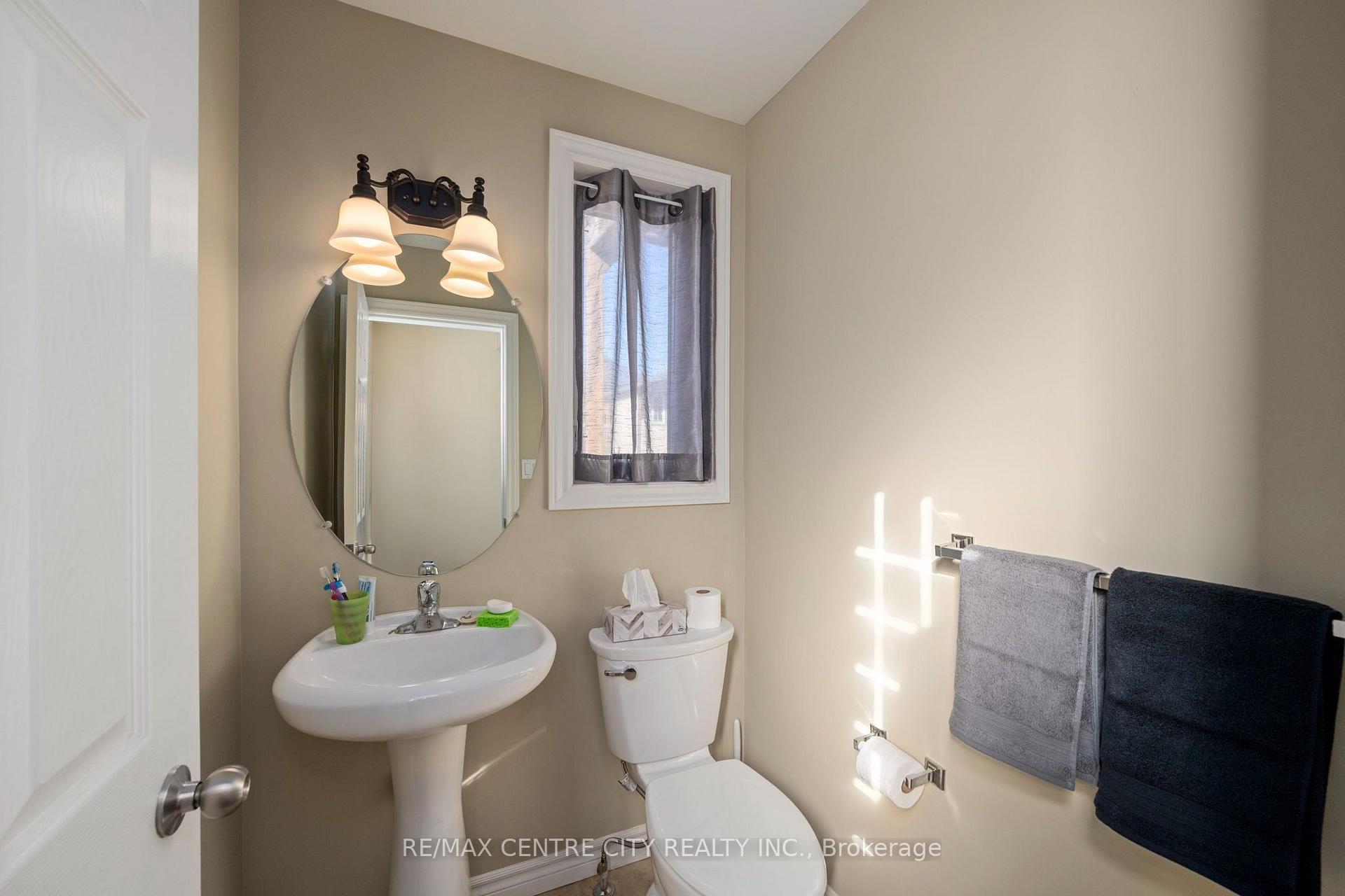 Photo 25 of 52 Pine Valley Drive, St. Thomas — HOMEH