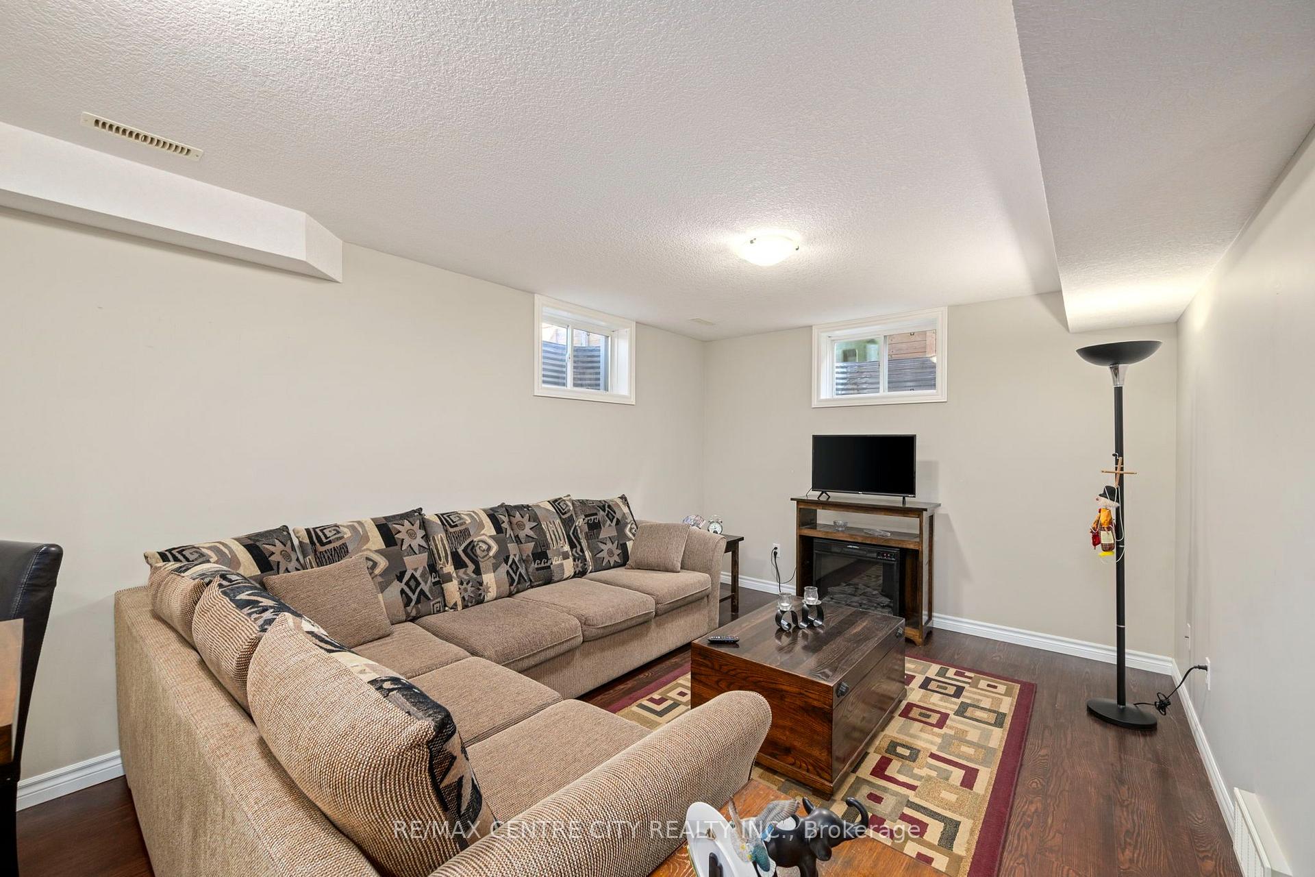 Photo 26 of 52 Pine Valley Drive, St. Thomas — HOMEH