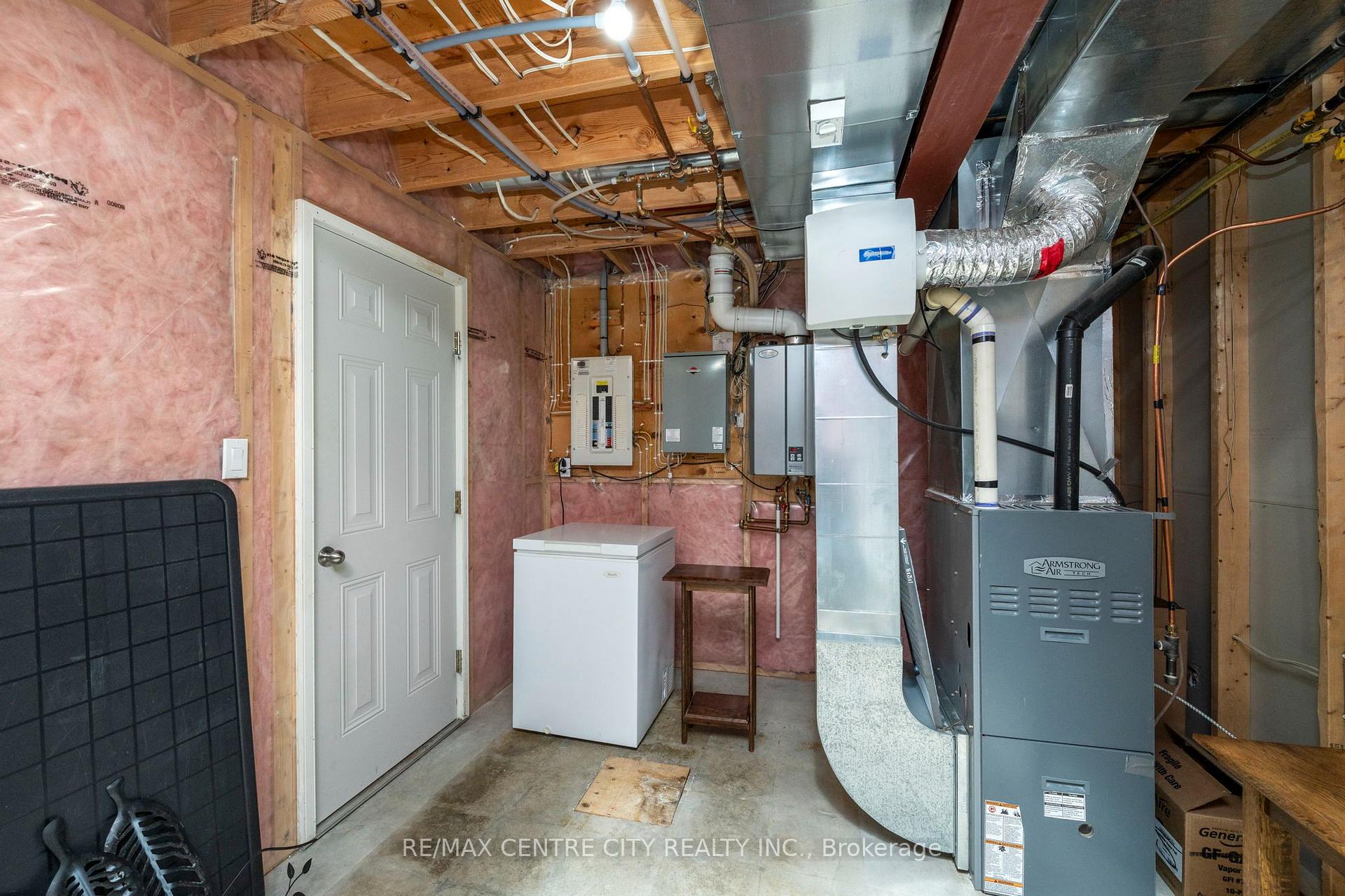 Photo 29 of 52 Pine Valley Drive, St. Thomas — HOMEH