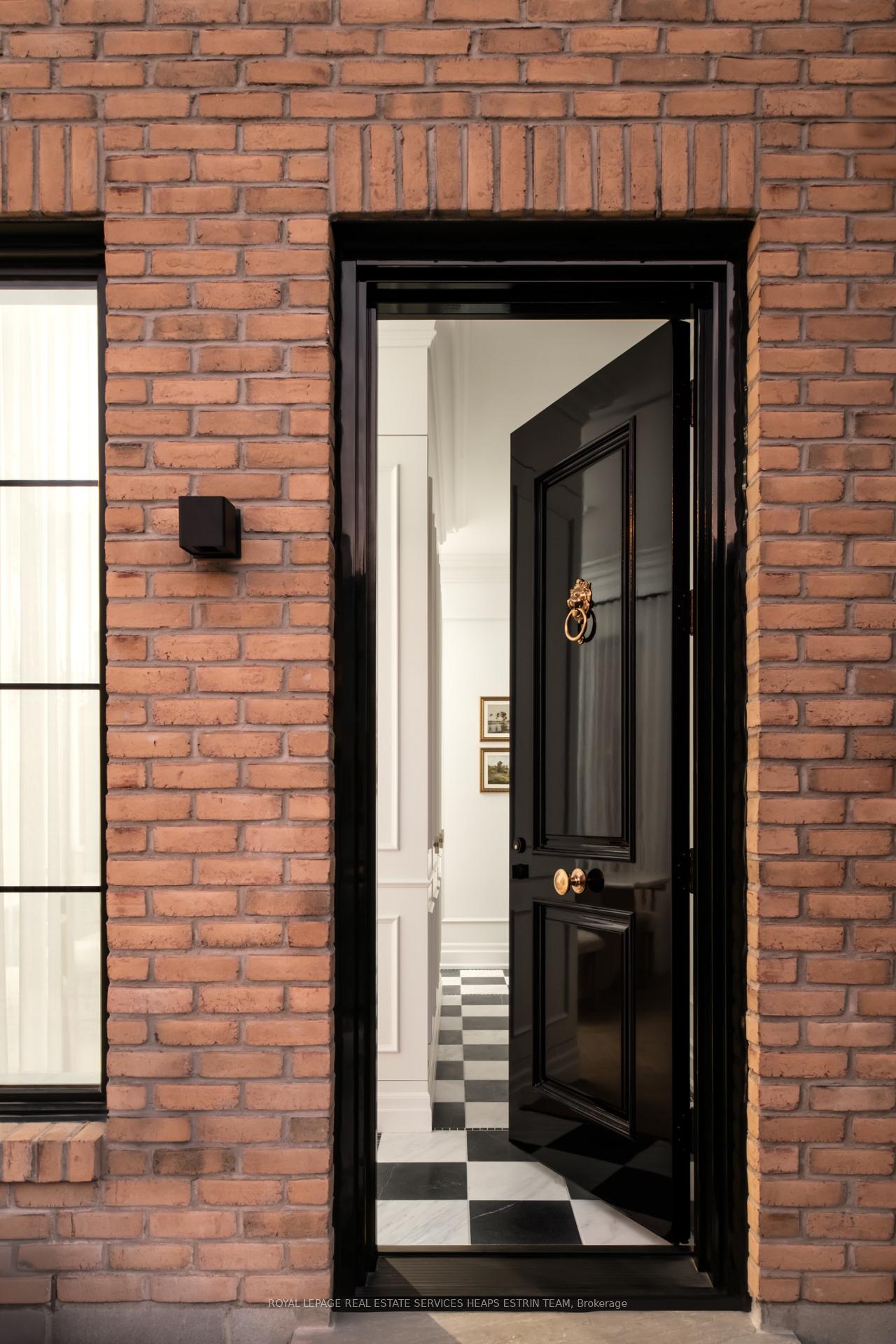 Photo 3 of 23 Lippincott Street, Toronto, Kensington-Chinatown — HOMEH