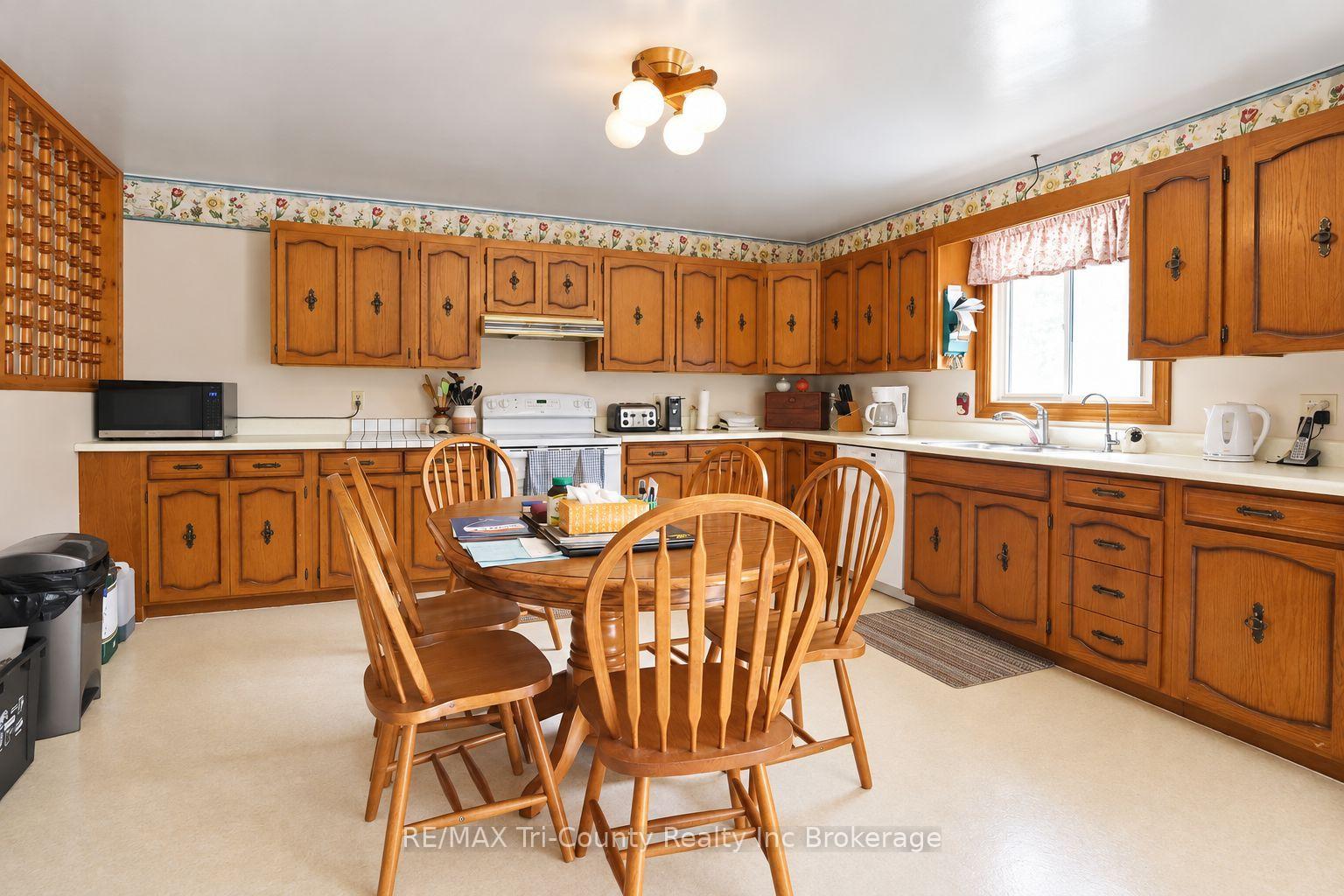 Photo 8 of 56601 Heritage Line, Bayham, Straffordville — HOMEH
