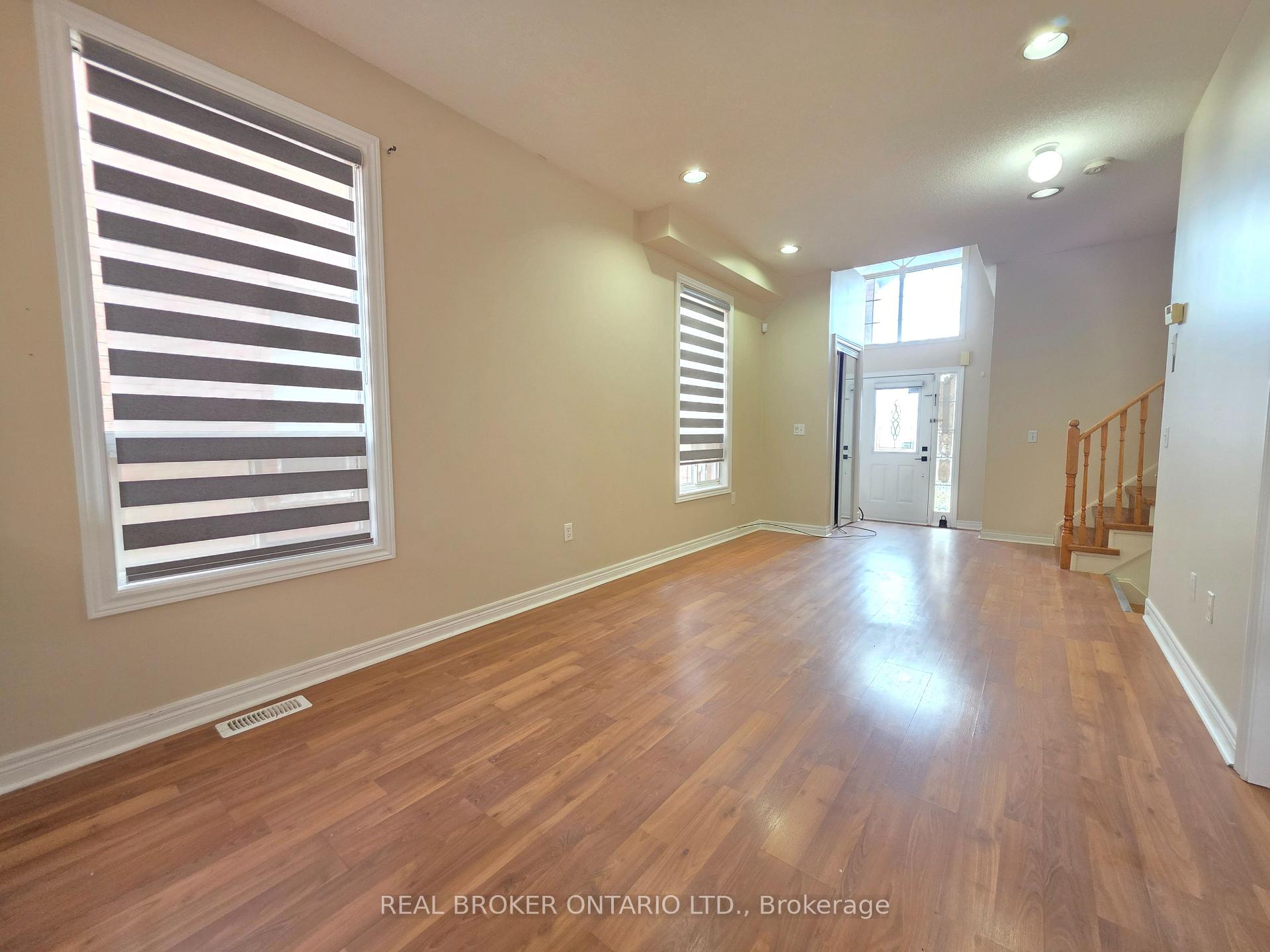 Photo 3 of 922 Ledbury Crescent, Mississauga, East Credit — HOMEH