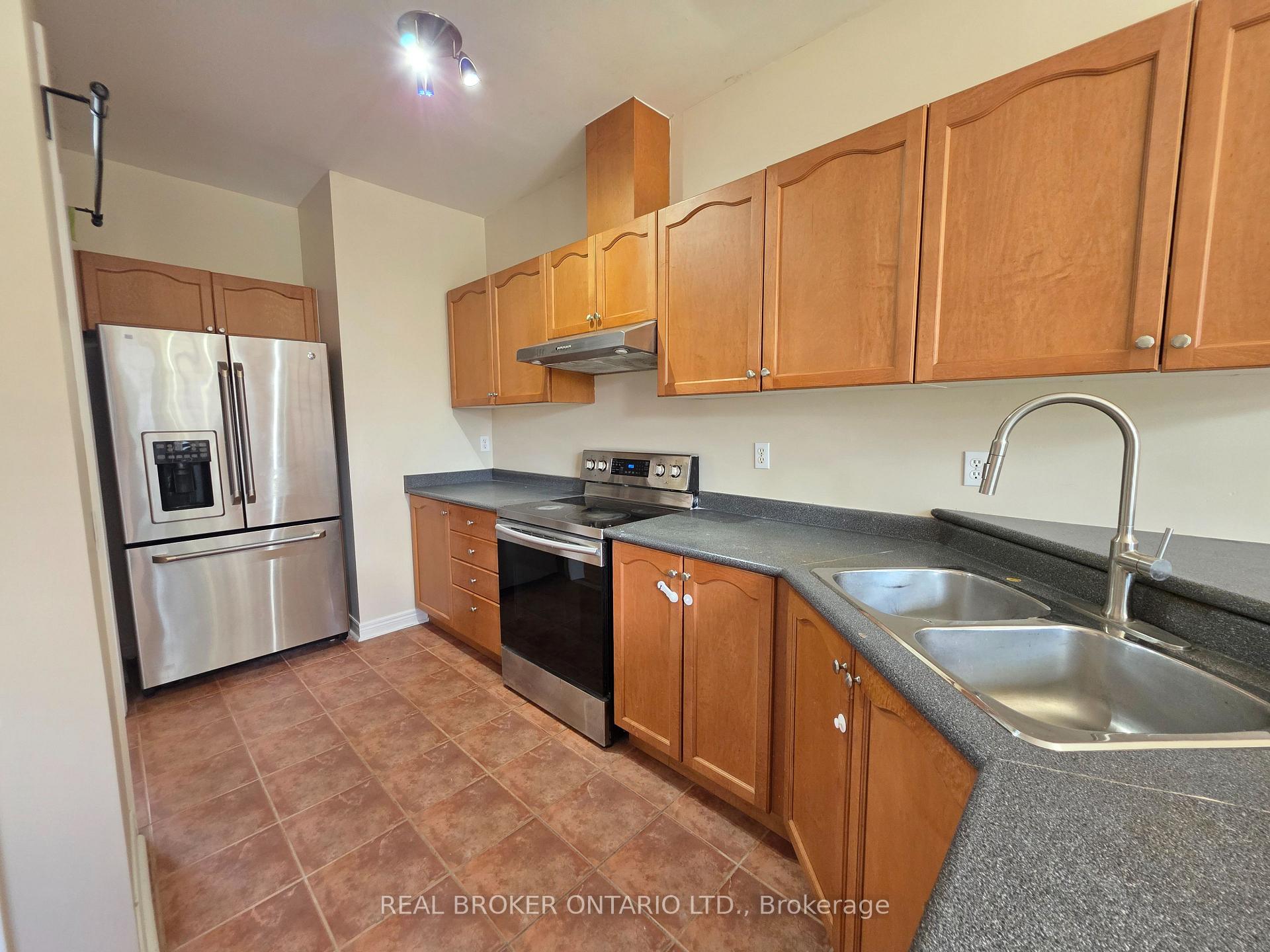 Photo 4 of 922 Ledbury Crescent, Mississauga, East Credit — HOMEH