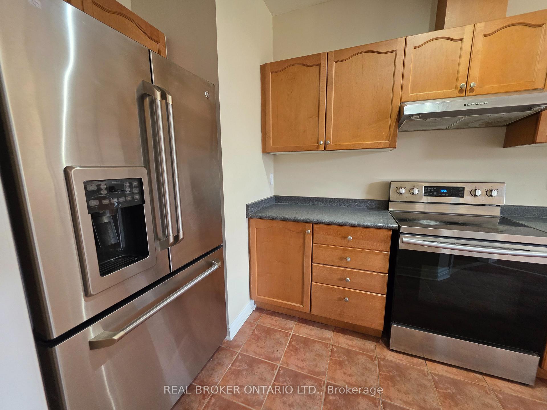 Photo 5 of 922 Ledbury Crescent, Mississauga, East Credit — HOMEH