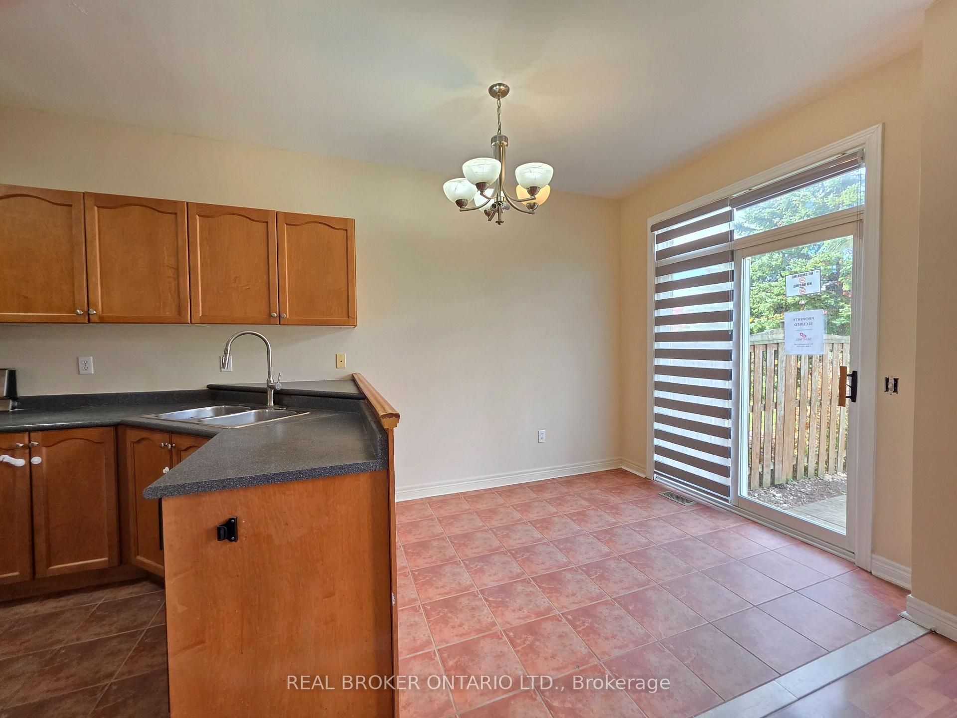 Photo 7 of 922 Ledbury Crescent, Mississauga, East Credit — HOMEH