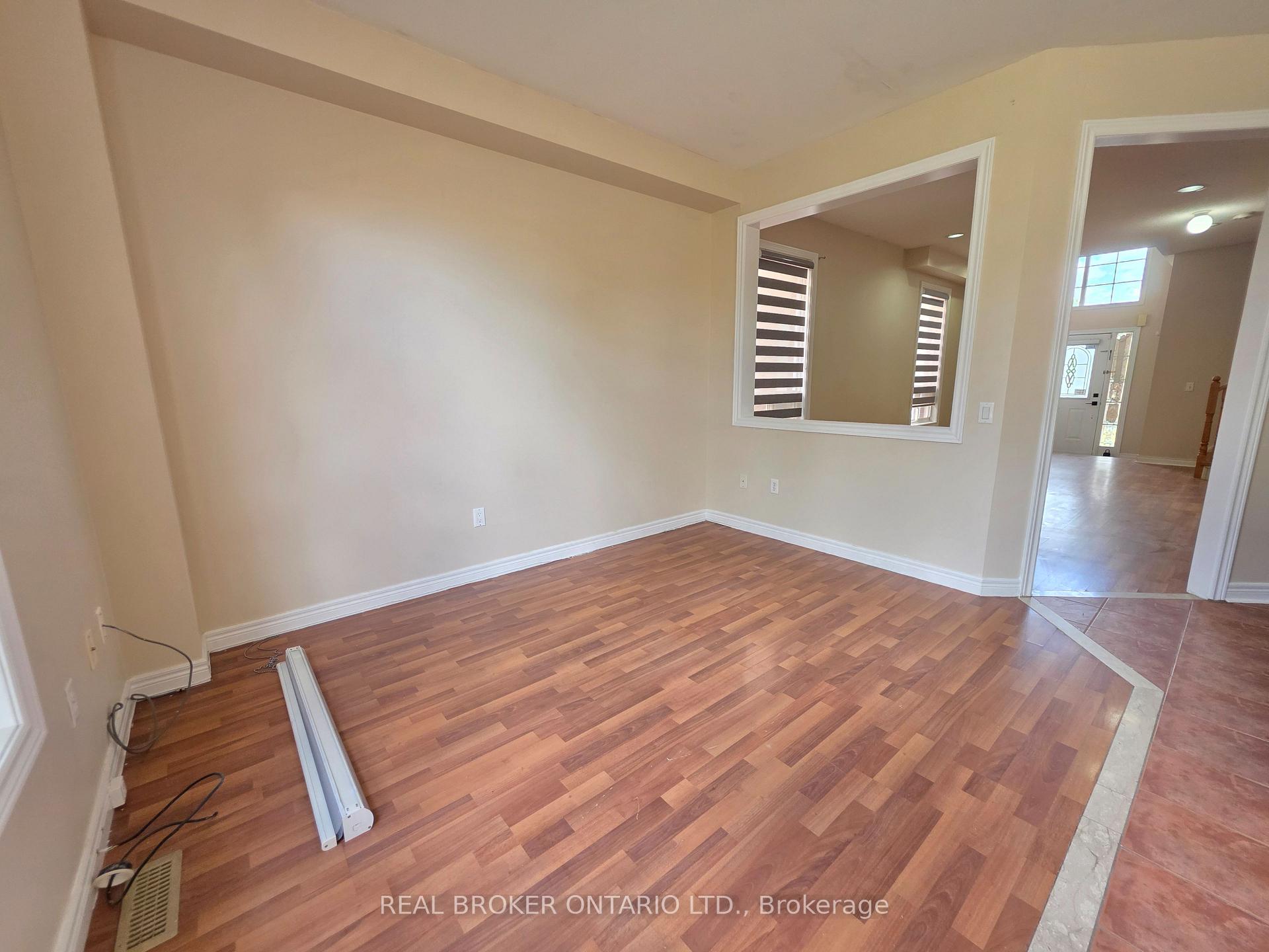 Photo 8 of 922 Ledbury Crescent, Mississauga, East Credit — HOMEH