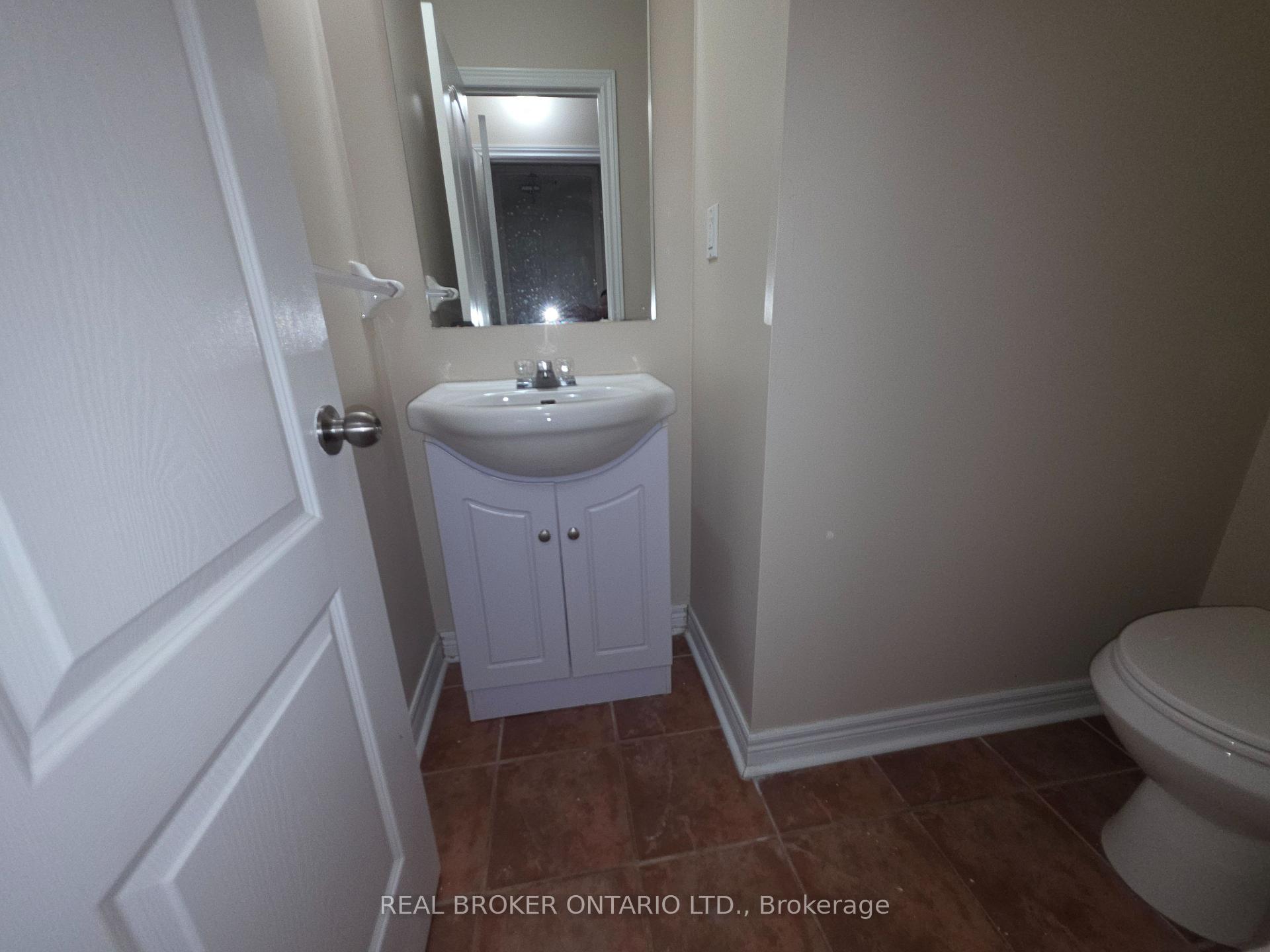Photo 9 of 922 Ledbury Crescent, Mississauga, East Credit — HOMEH