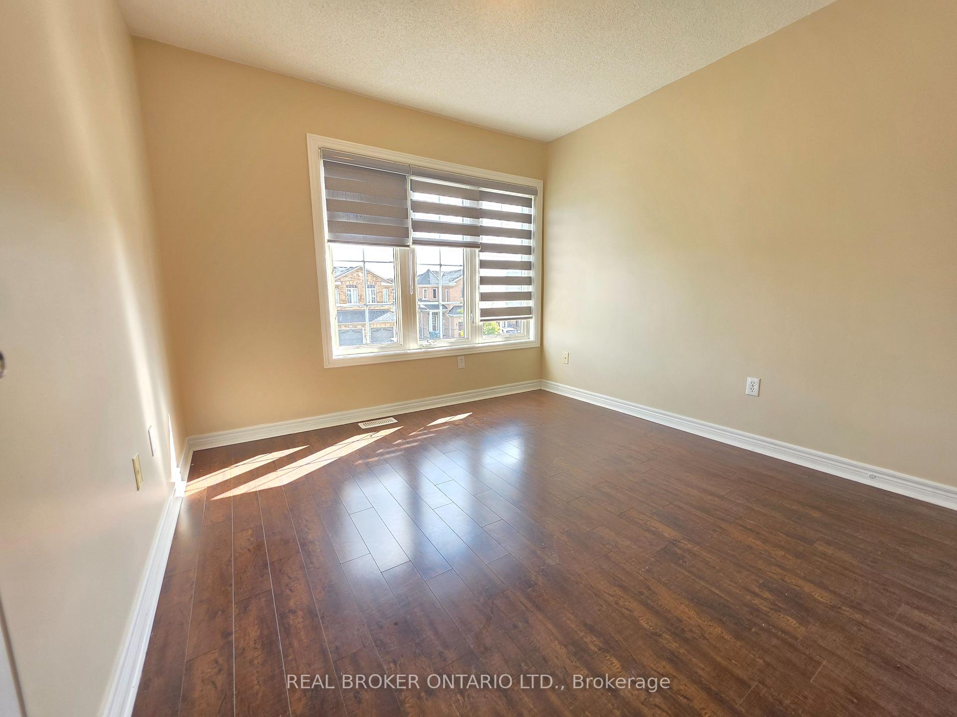 Photo 11 of 922 Ledbury Crescent, Mississauga, East Credit — HOMEH