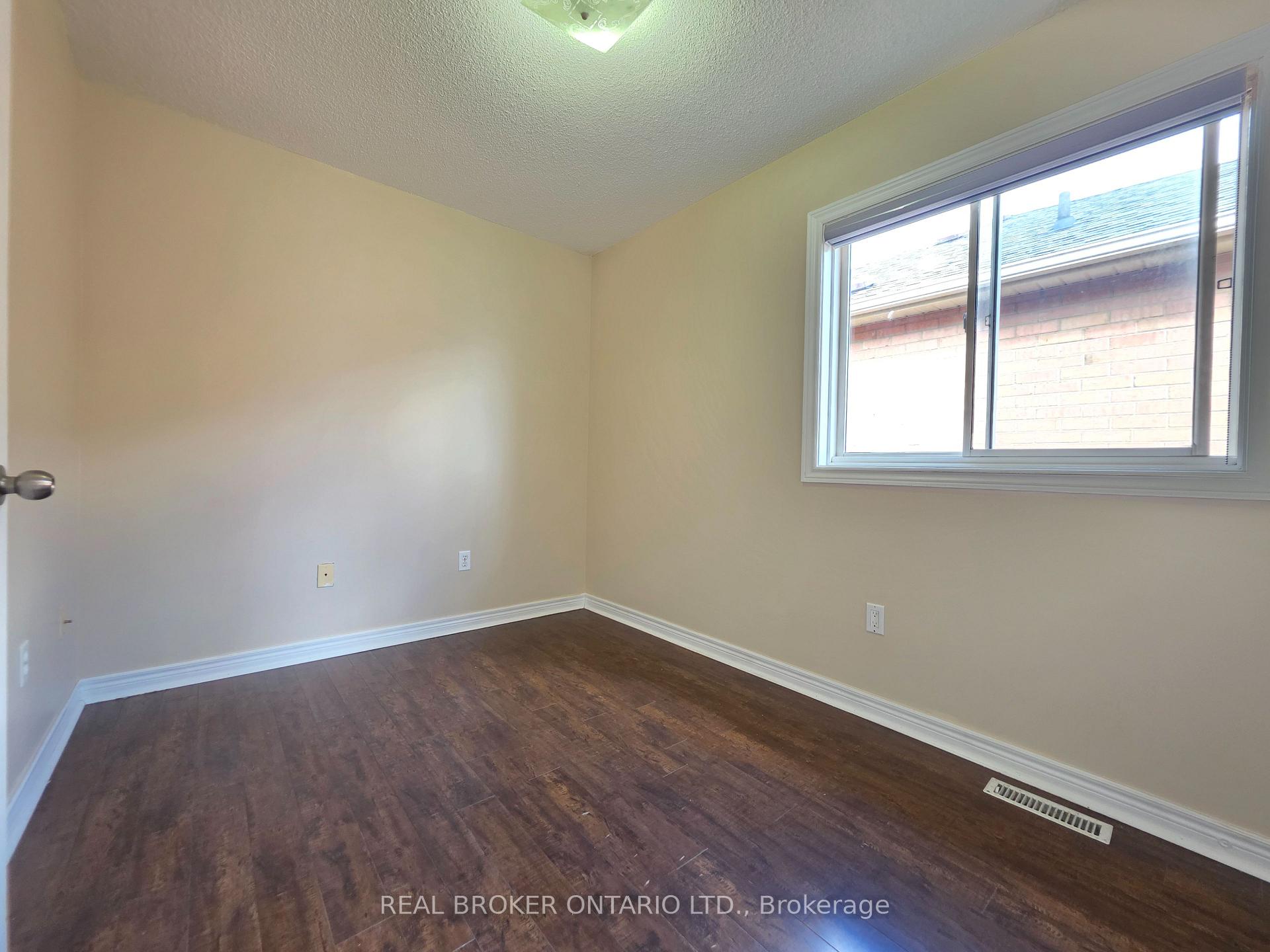 Photo 13 of 922 Ledbury Crescent, Mississauga, East Credit — HOMEH