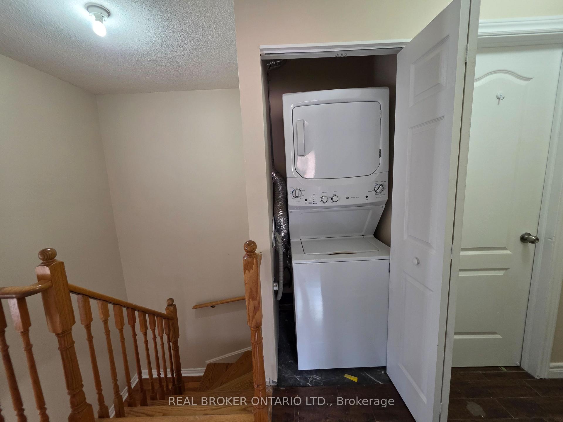 Photo 16 of 922 Ledbury Crescent, Mississauga, East Credit — HOMEH