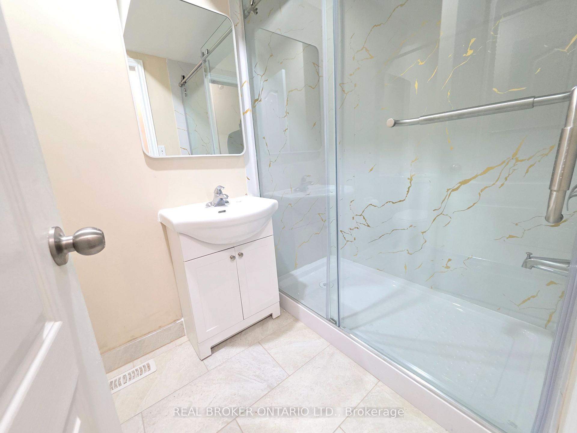 Photo 17 of 922 Ledbury Crescent, Mississauga, East Credit — HOMEH