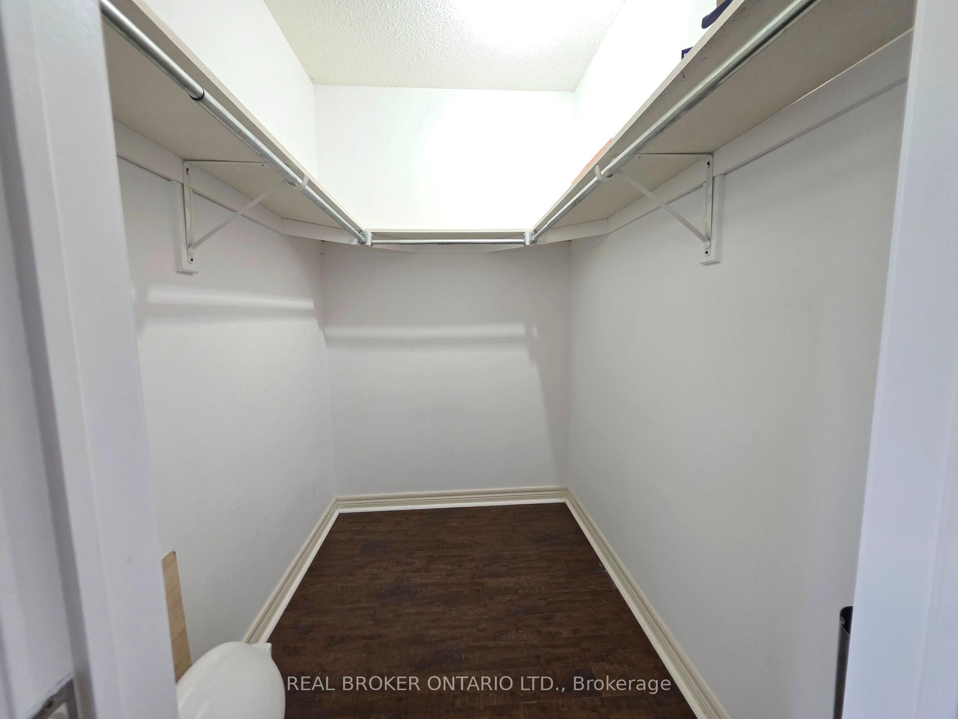 Photo 19 of 922 Ledbury Crescent, Mississauga, East Credit — HOMEH
