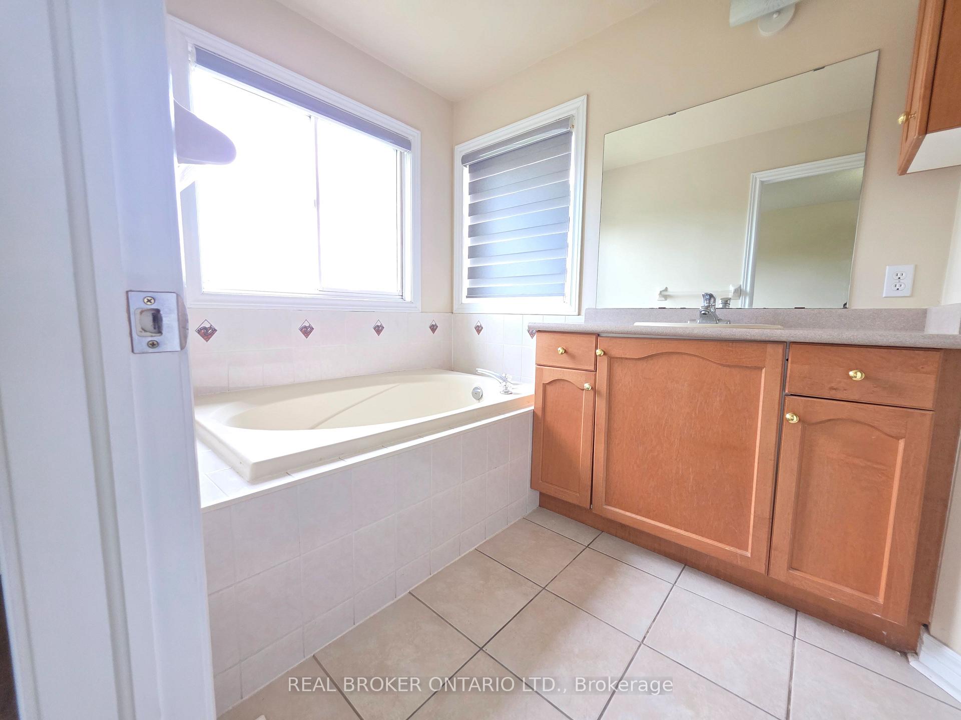 Photo 20 of 922 Ledbury Crescent, Mississauga, East Credit — HOMEH