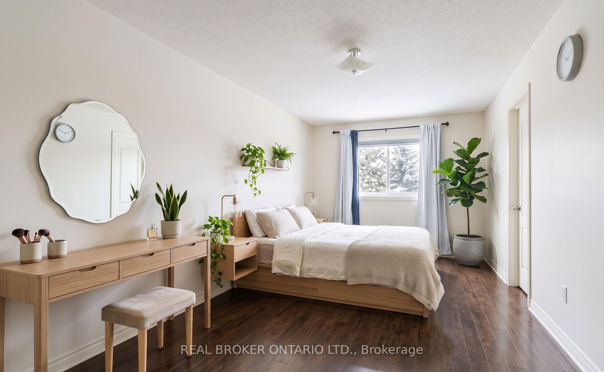 Photo 14 of 922 Ledbury Crescent, Mississauga, East Credit — HOMEH