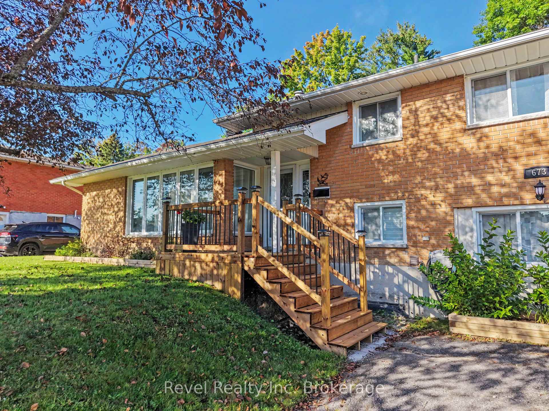 Photo of 673 Laurentian Avenue