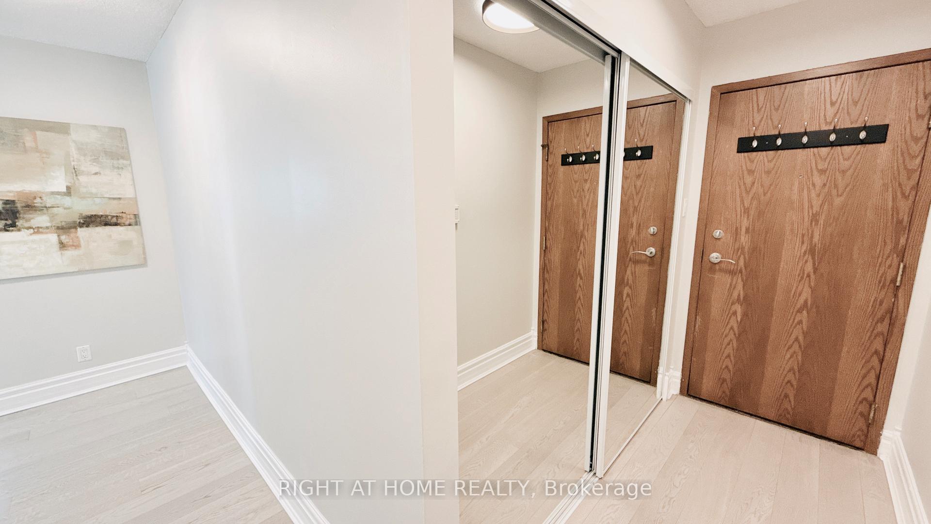 Photo 4 of Unit 1012, 10 Queens Quay W, Toronto, Waterfront Communities — HOMEH