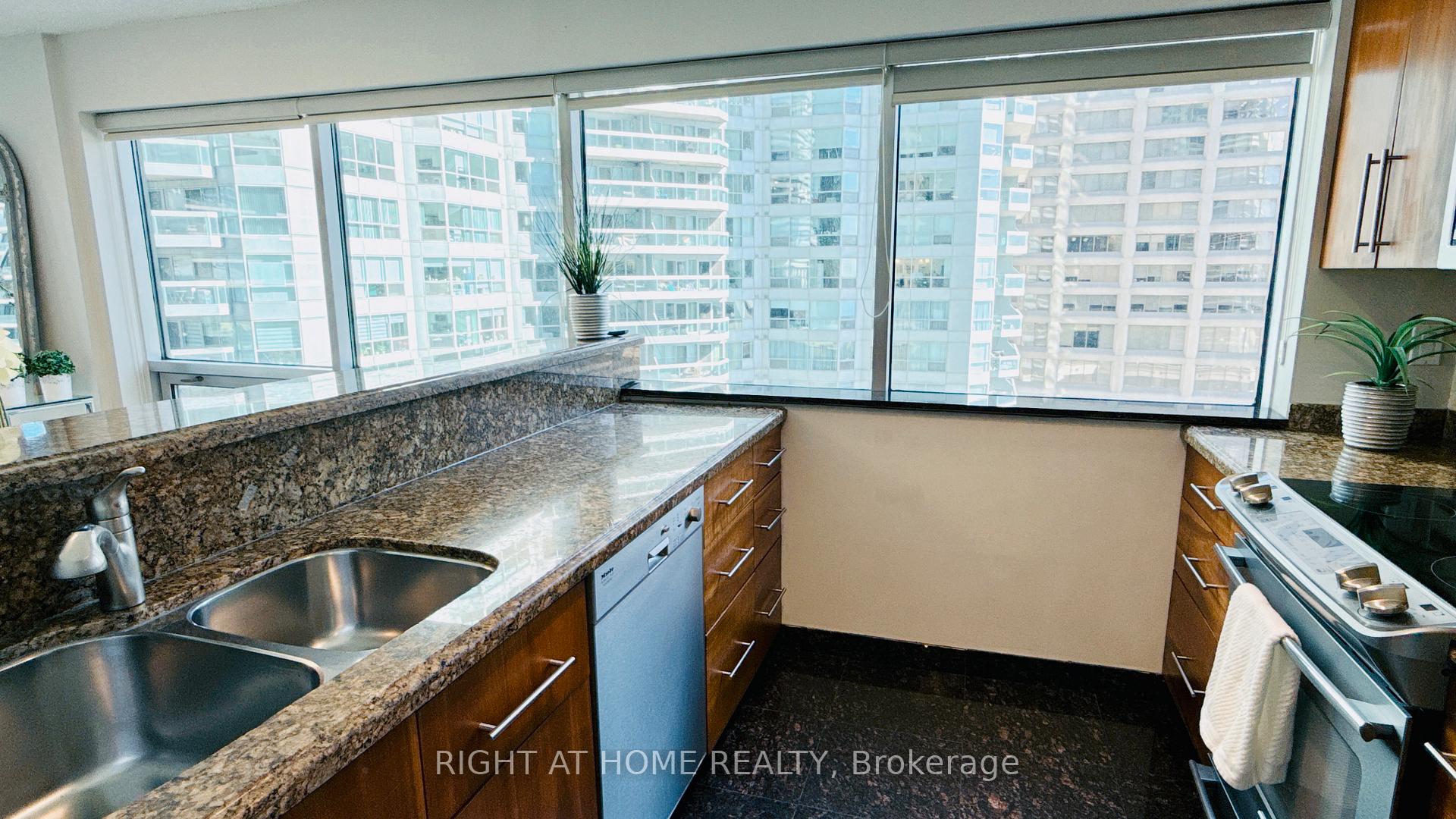 Photo 7 of Unit 1012, 10 Queens Quay W, Toronto, Waterfront Communities — HOMEH