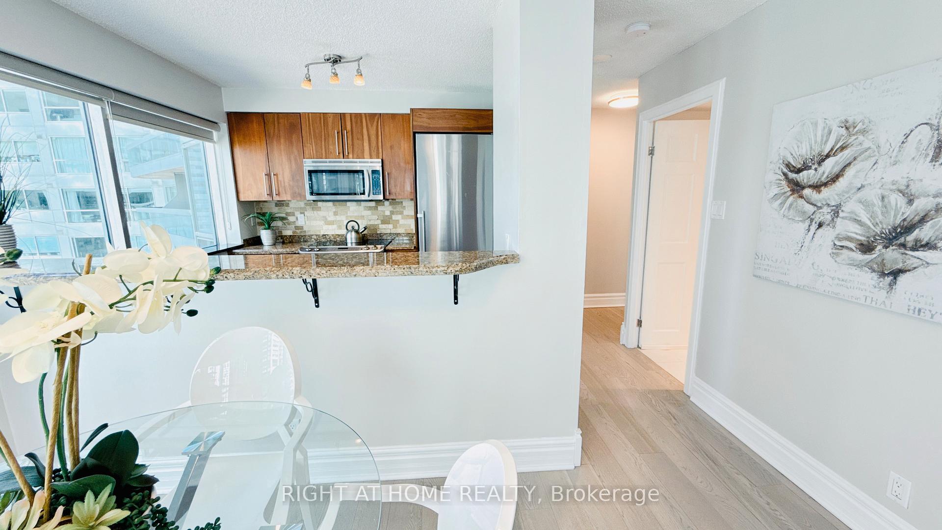Photo 8 of Unit 1012, 10 Queens Quay W, Toronto, Waterfront Communities — HOMEH