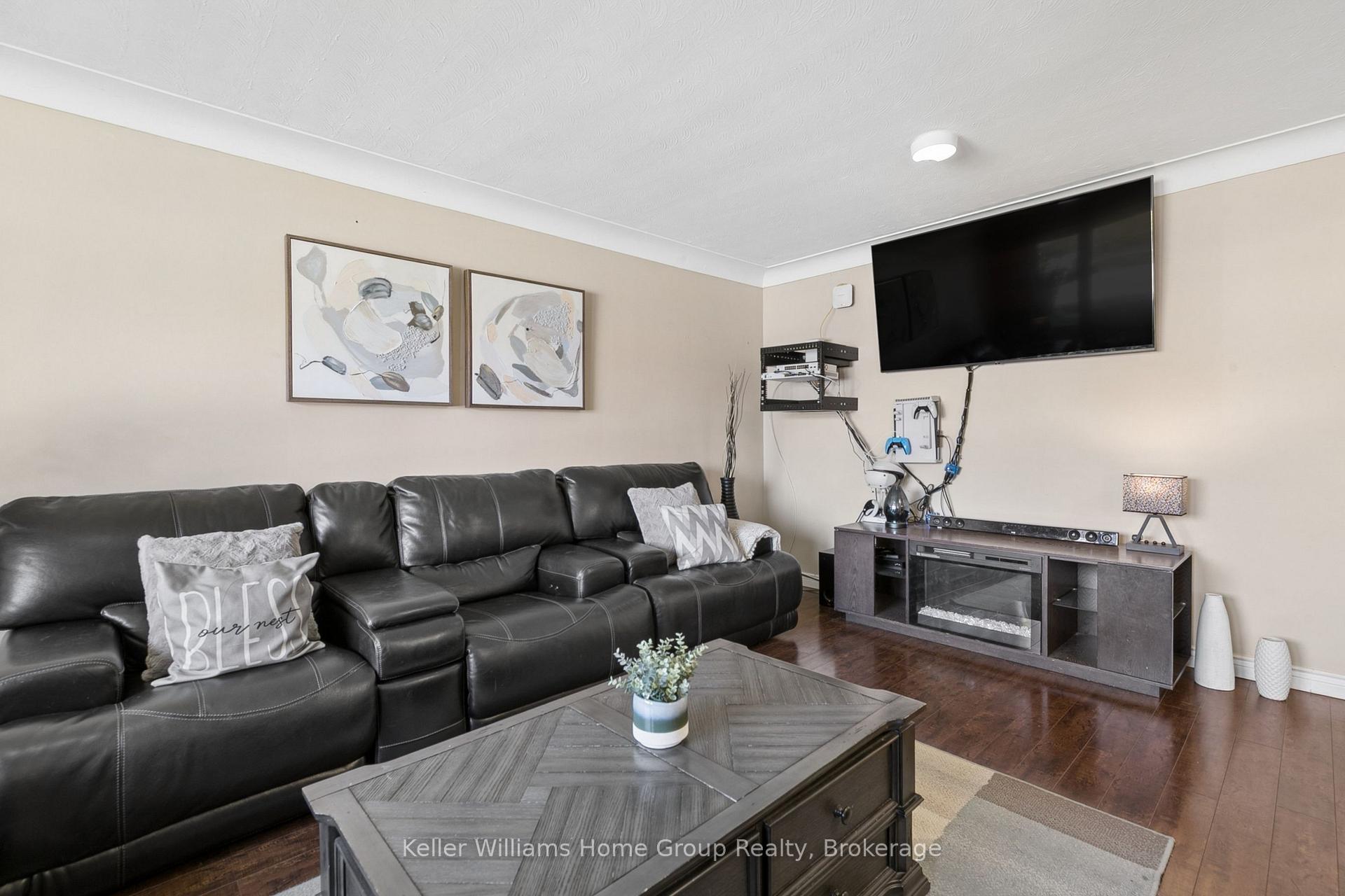Photo 5 of 61 Fairlawn Road, Kitchener, Vanier - Kitchener — HOMEH