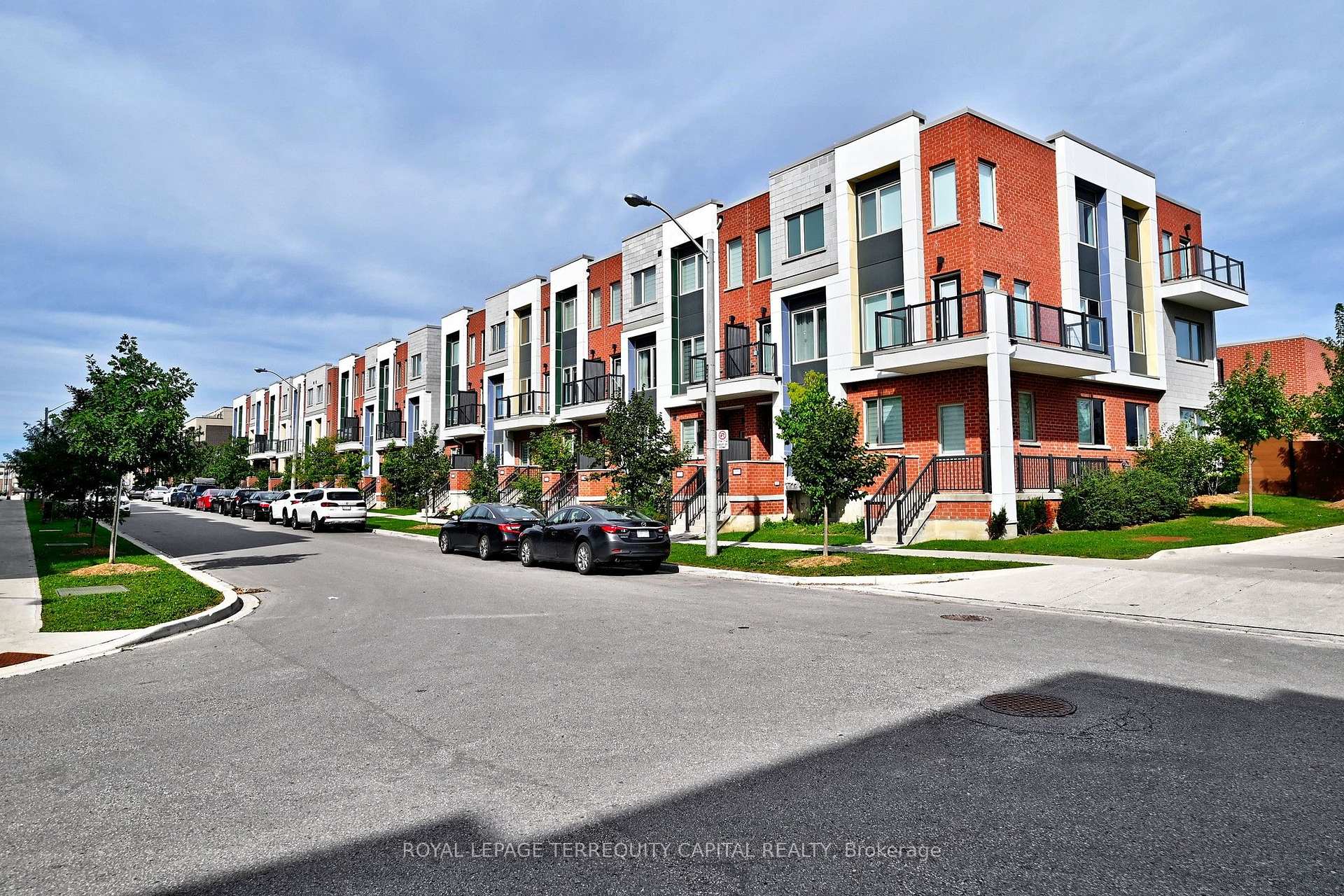 Photo 3 of 101 William Duncan Road, North York, Downsview-Roding-CFB — HOMEH