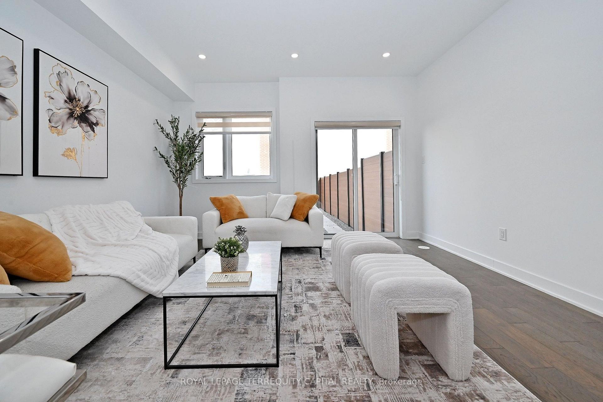 Photo 10 of 101 William Duncan Road, North York, Downsview-Roding-CFB — HOMEH