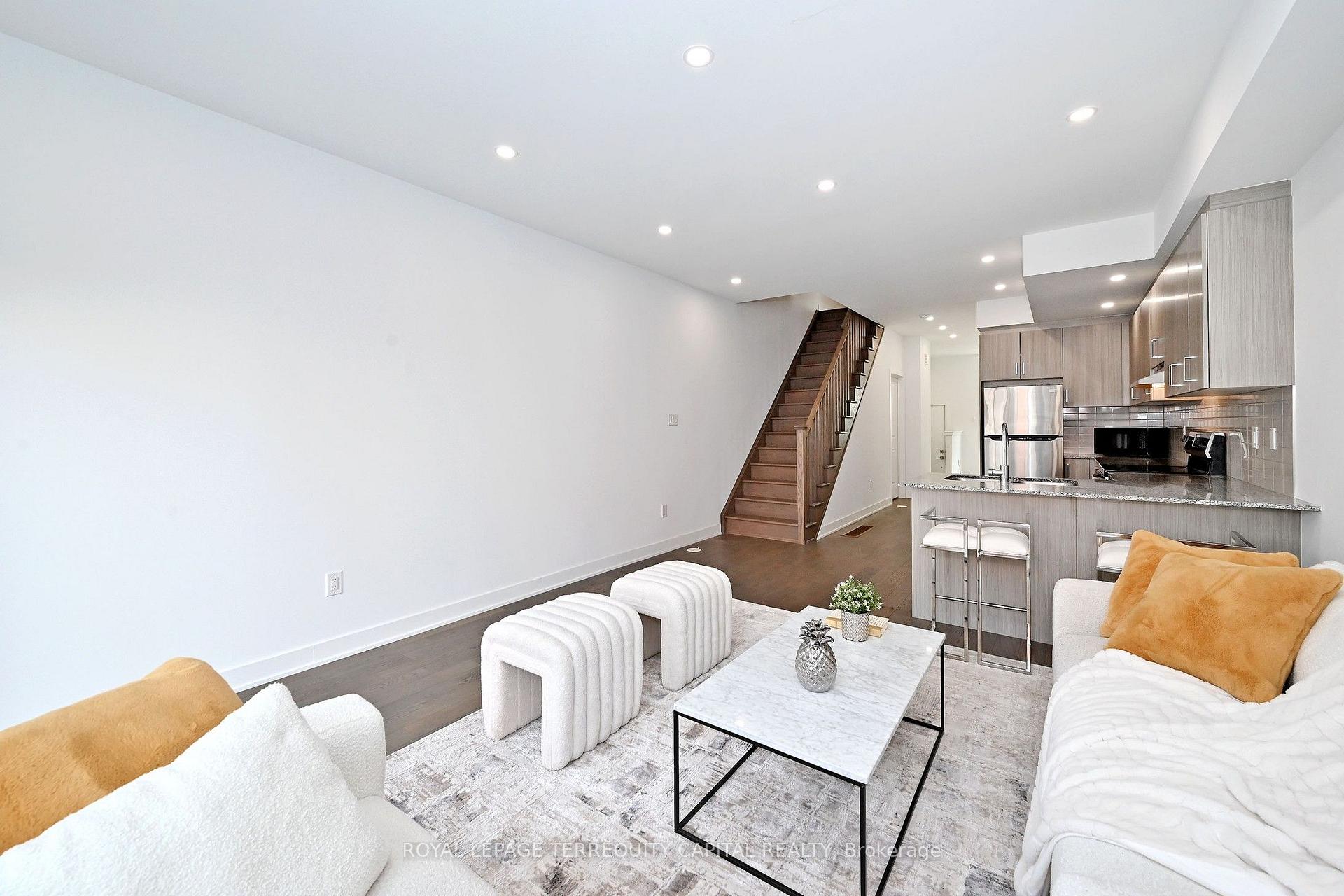 Photo 12 of 101 William Duncan Road, North York, Downsview-Roding-CFB — HOMEH