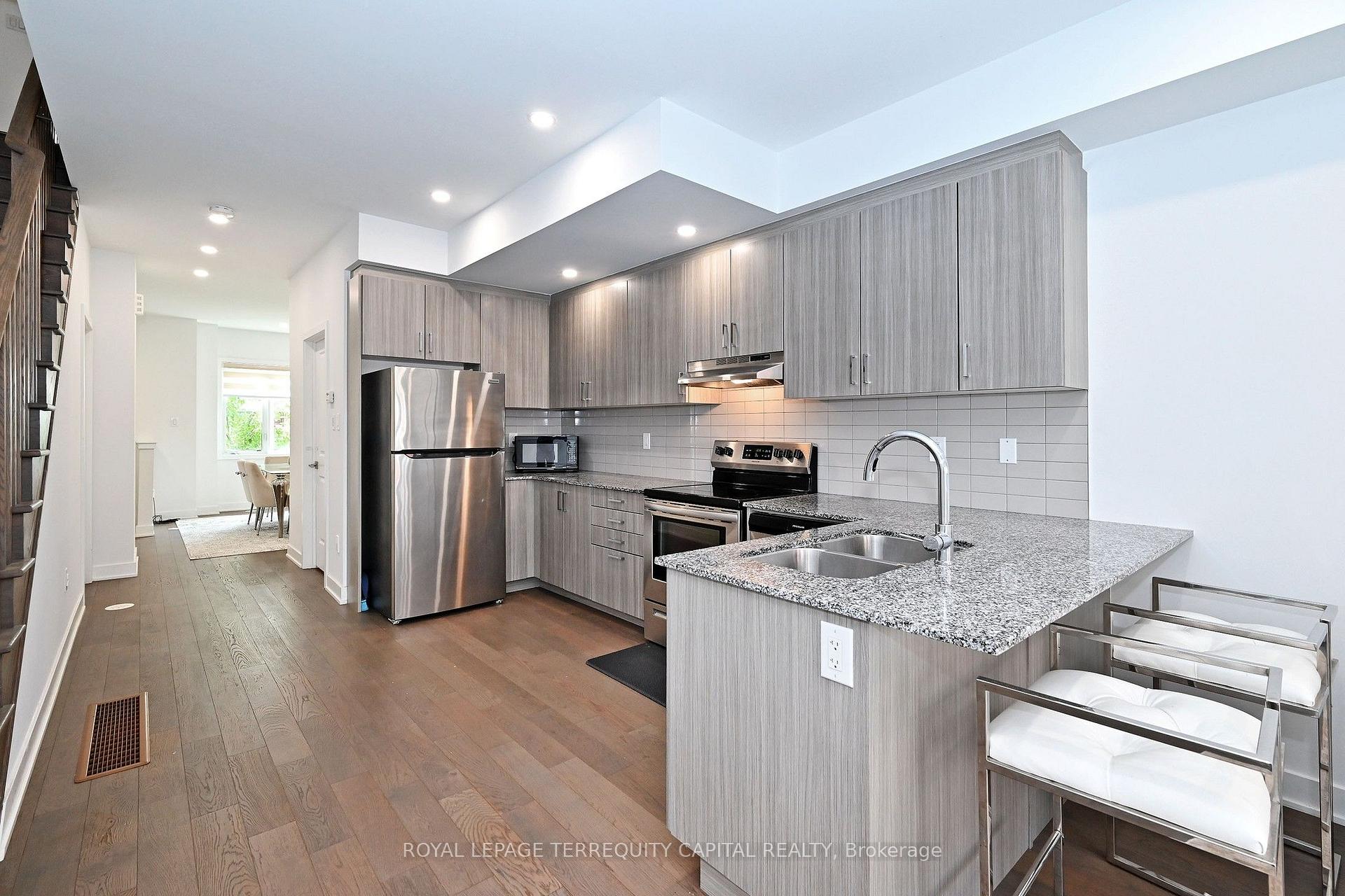 Photo 13 of 101 William Duncan Road, North York, Downsview-Roding-CFB — HOMEH