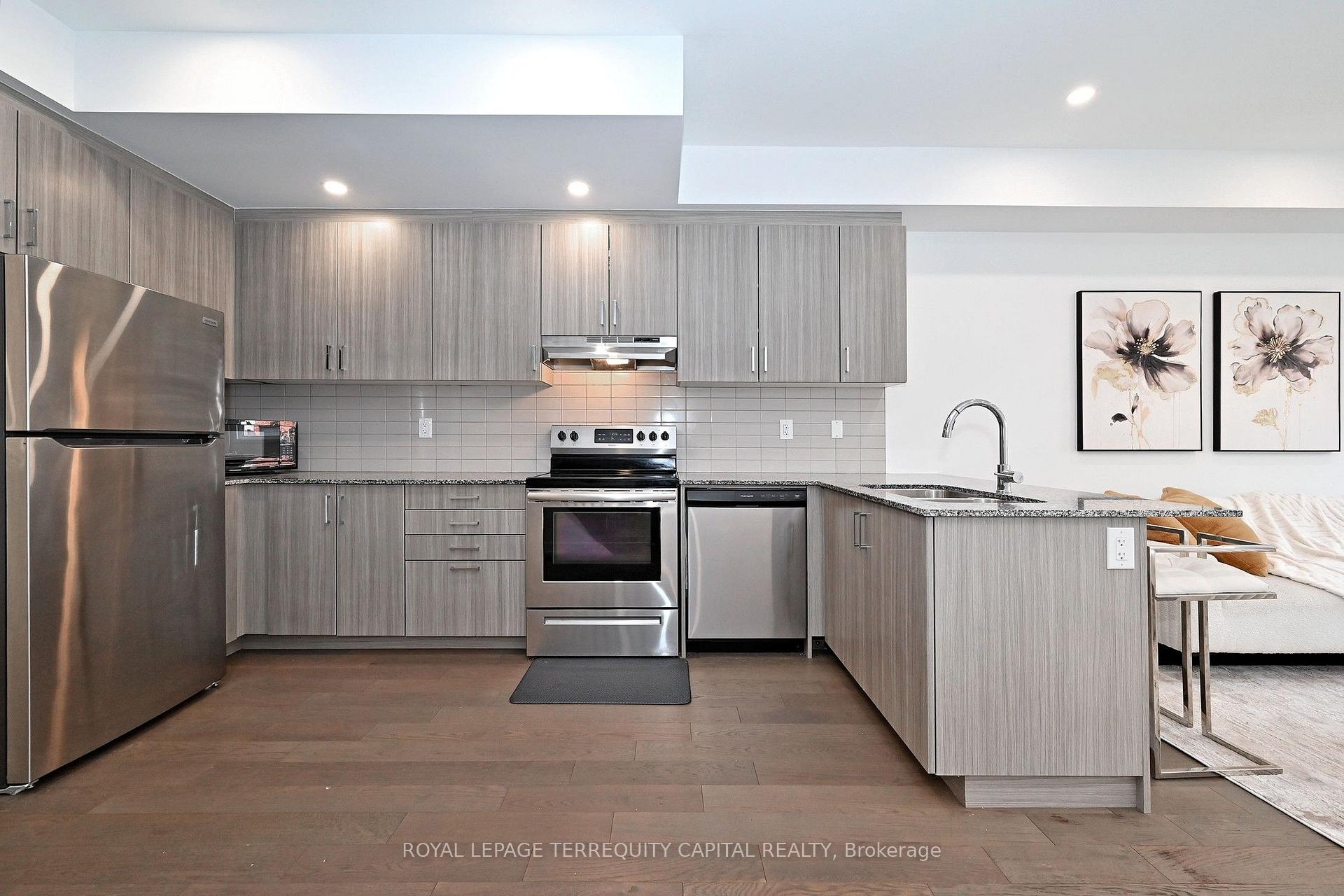 Photo 14 of 101 William Duncan Road, North York, Downsview-Roding-CFB — HOMEH