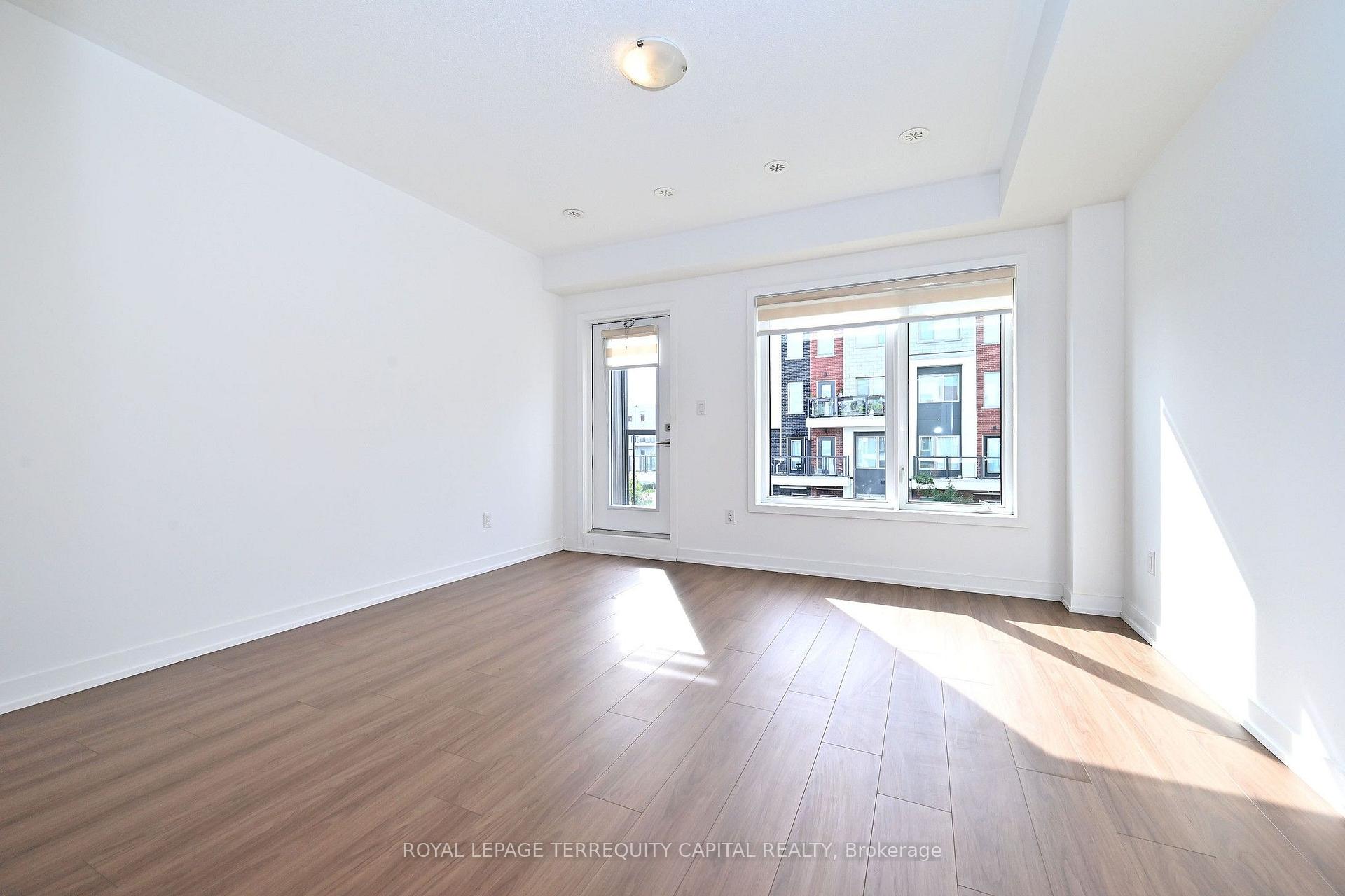 Photo 16 of 101 William Duncan Road, North York, Downsview-Roding-CFB — HOMEH