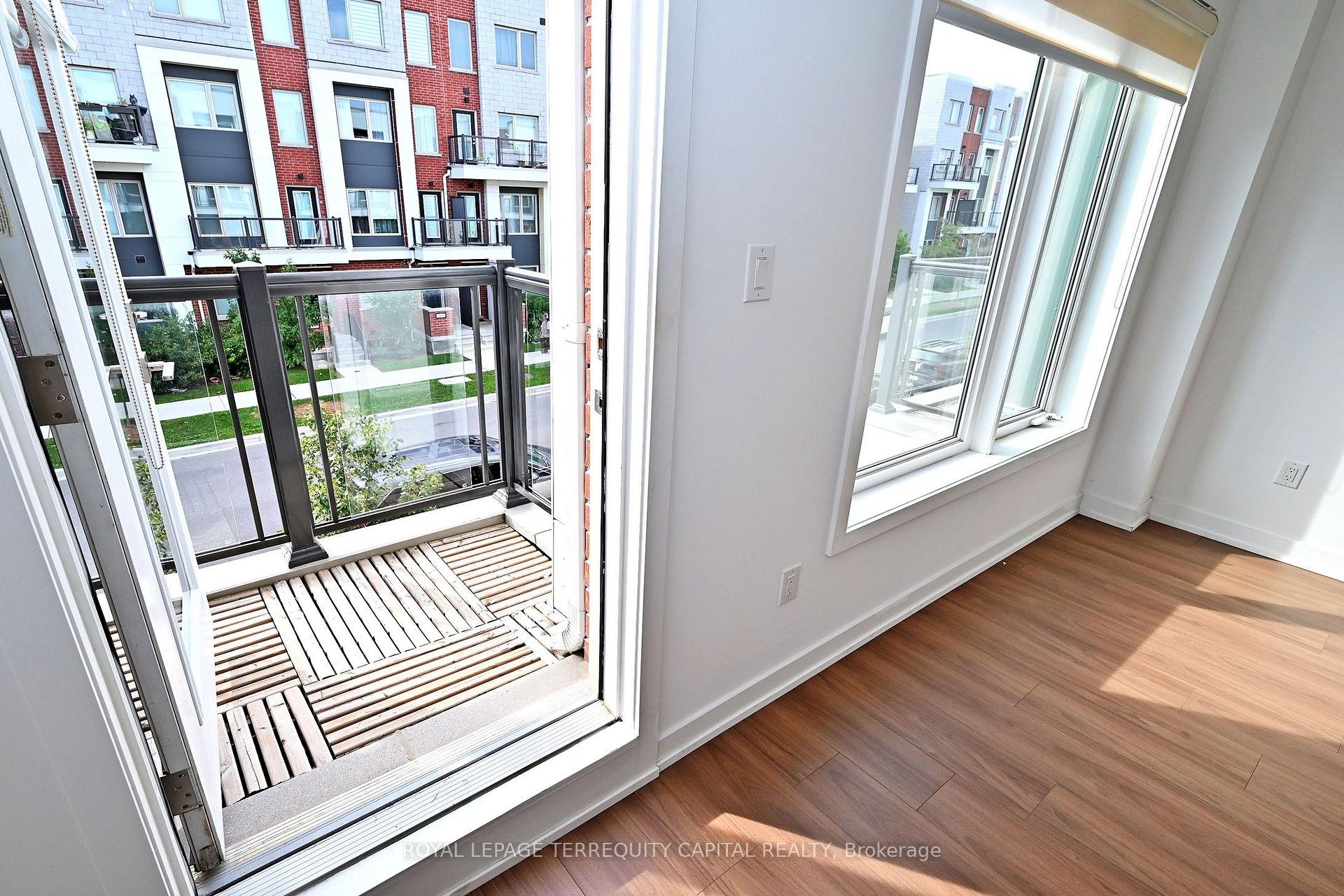 Photo 18 of 101 William Duncan Road, North York, Downsview-Roding-CFB — HOMEH