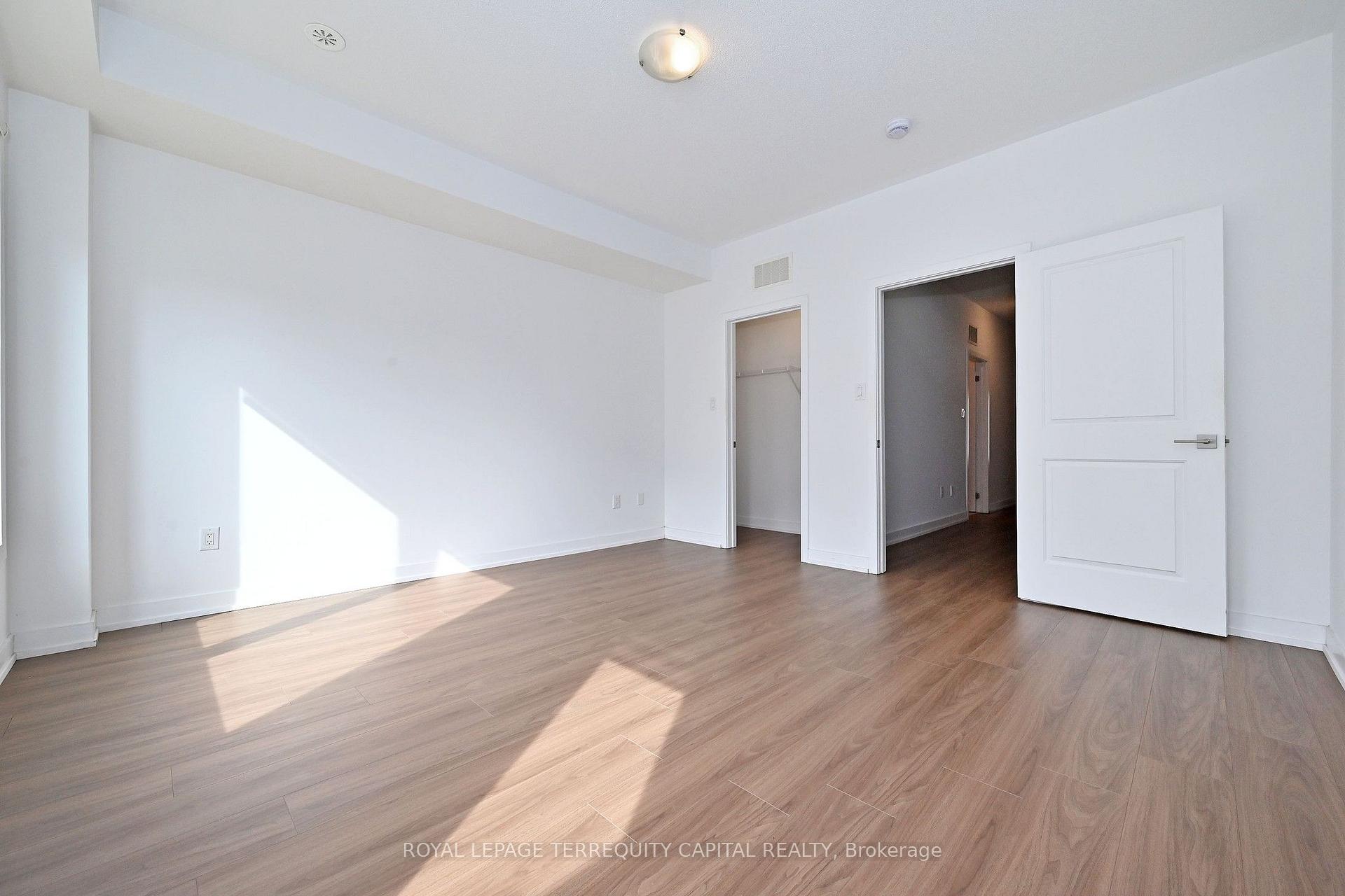 Photo 20 of 101 William Duncan Road, North York, Downsview-Roding-CFB — HOMEH