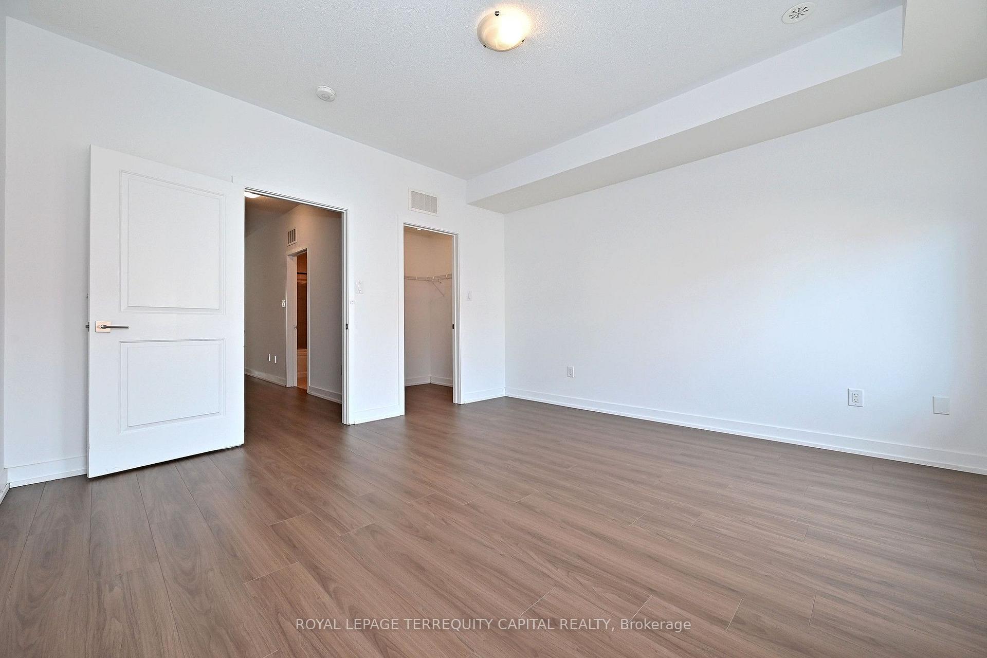 Photo 23 of 101 William Duncan Road, North York, Downsview-Roding-CFB — HOMEH