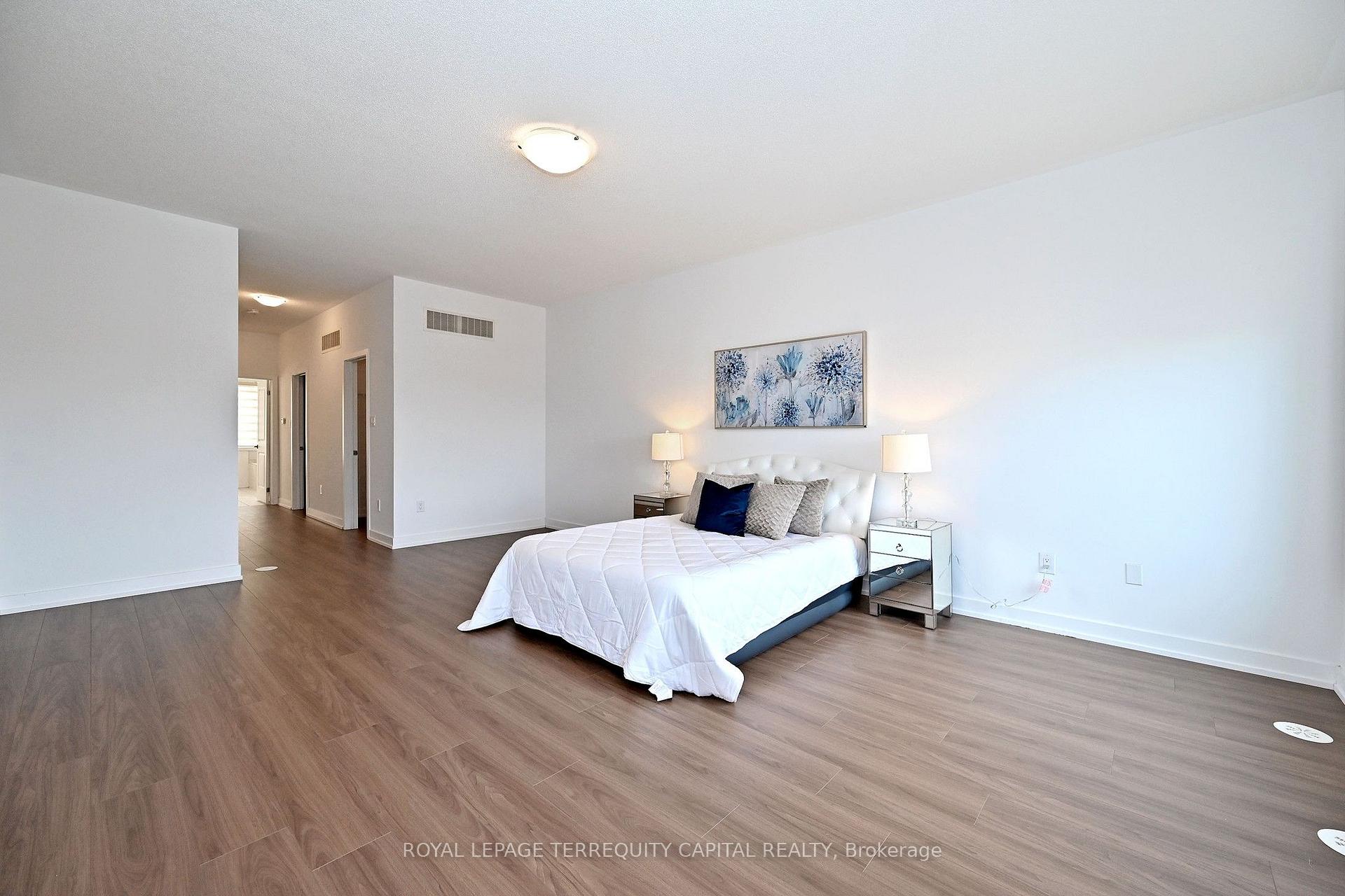 Photo 31 of 101 William Duncan Road, North York, Downsview-Roding-CFB — HOMEH