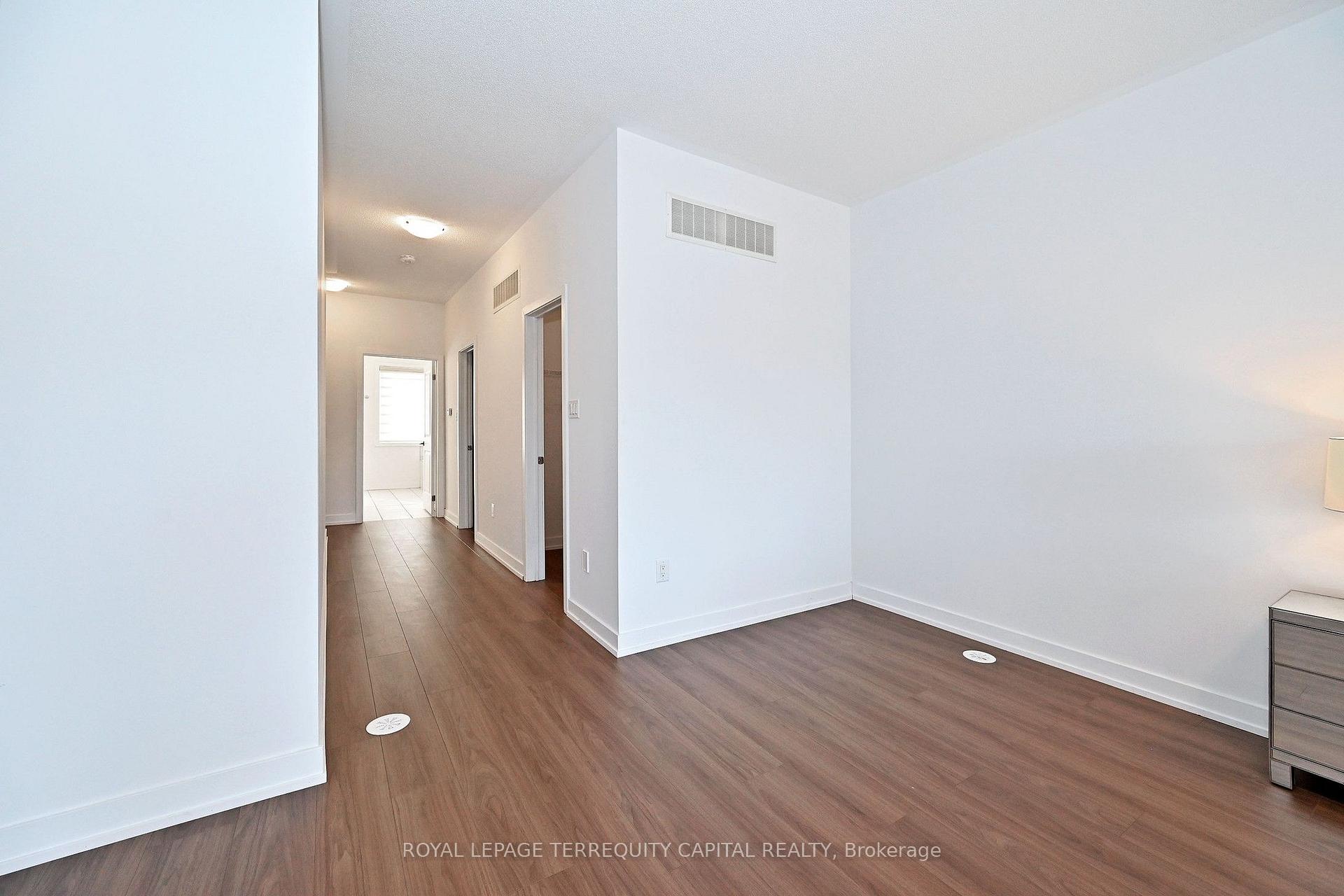 Photo 32 of 101 William Duncan Road, North York, Downsview-Roding-CFB — HOMEH