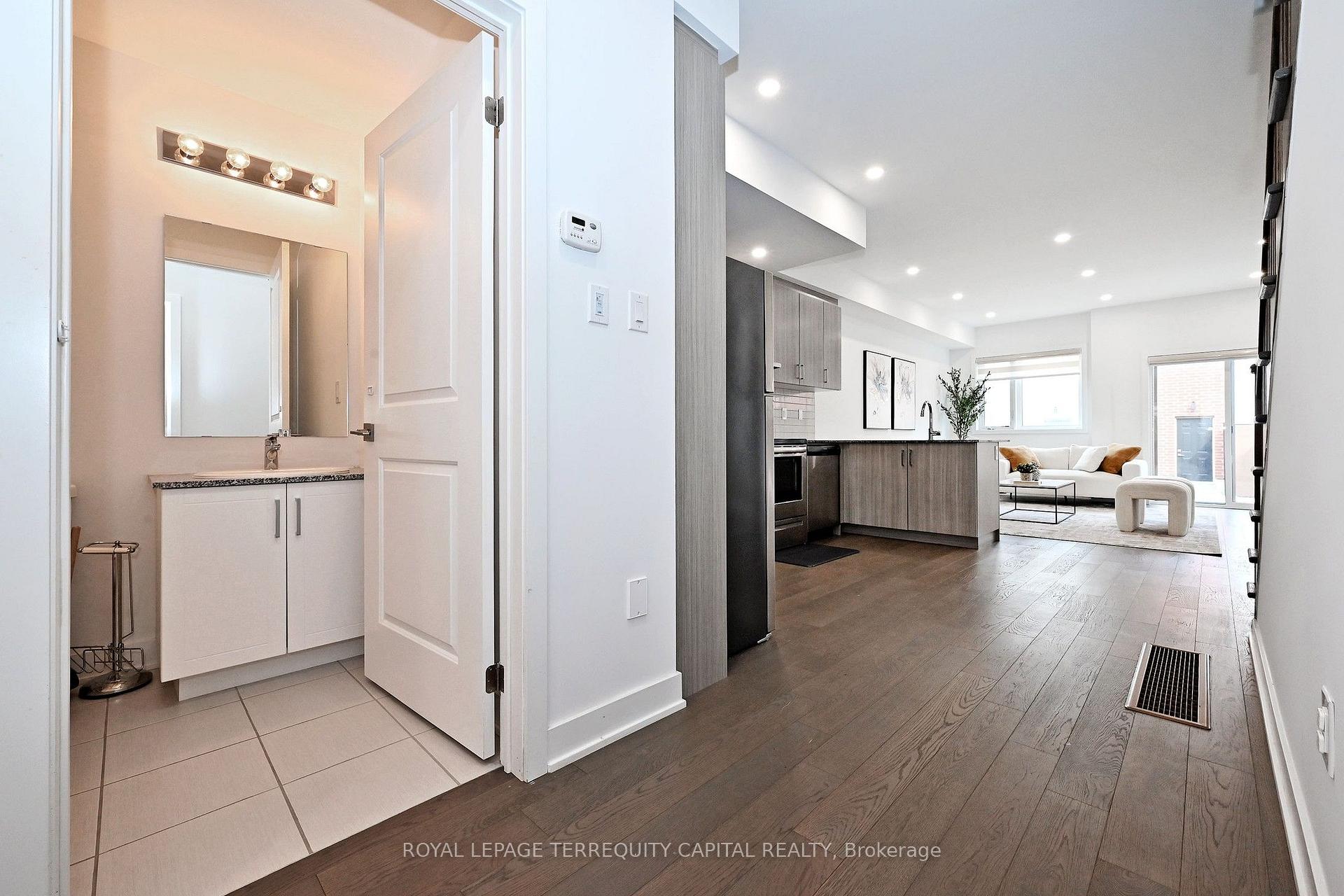 Photo 39 of 101 William Duncan Road, North York, Downsview-Roding-CFB — HOMEH