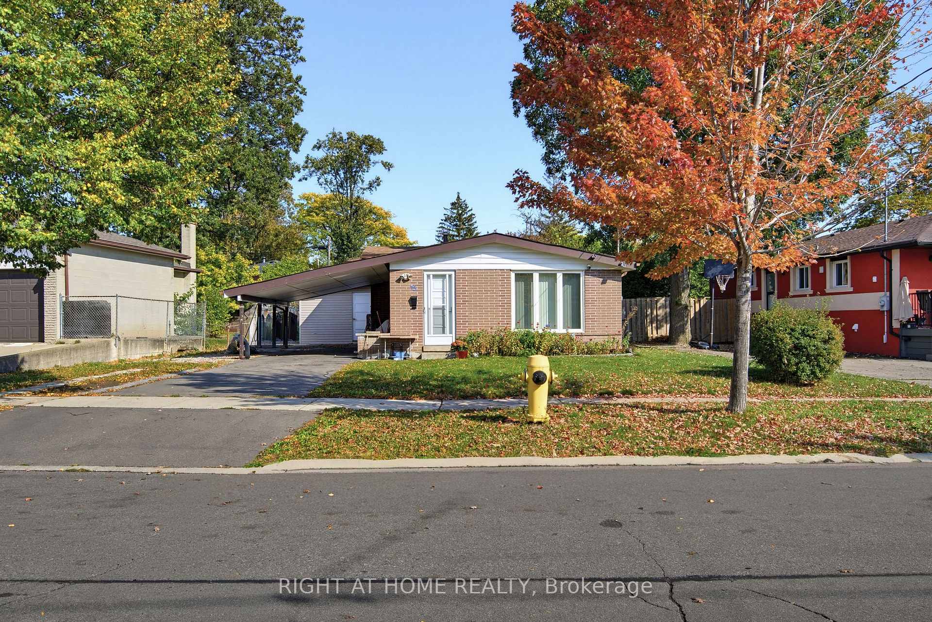 Photo 2 of 75 Bloomington Crescent, North York, Black Creek — HOMEH